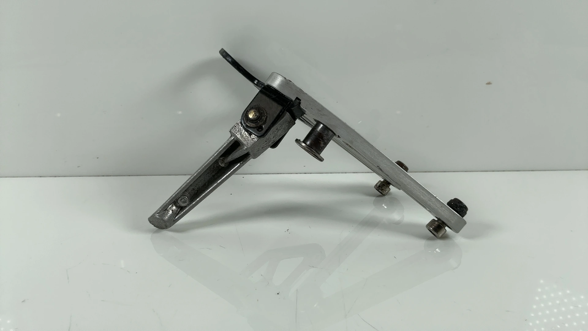 Peugeot XR6 50cc Front Left Footrest Bracket Peg Assembly 2003 2008 OEM 753177 - Image 7