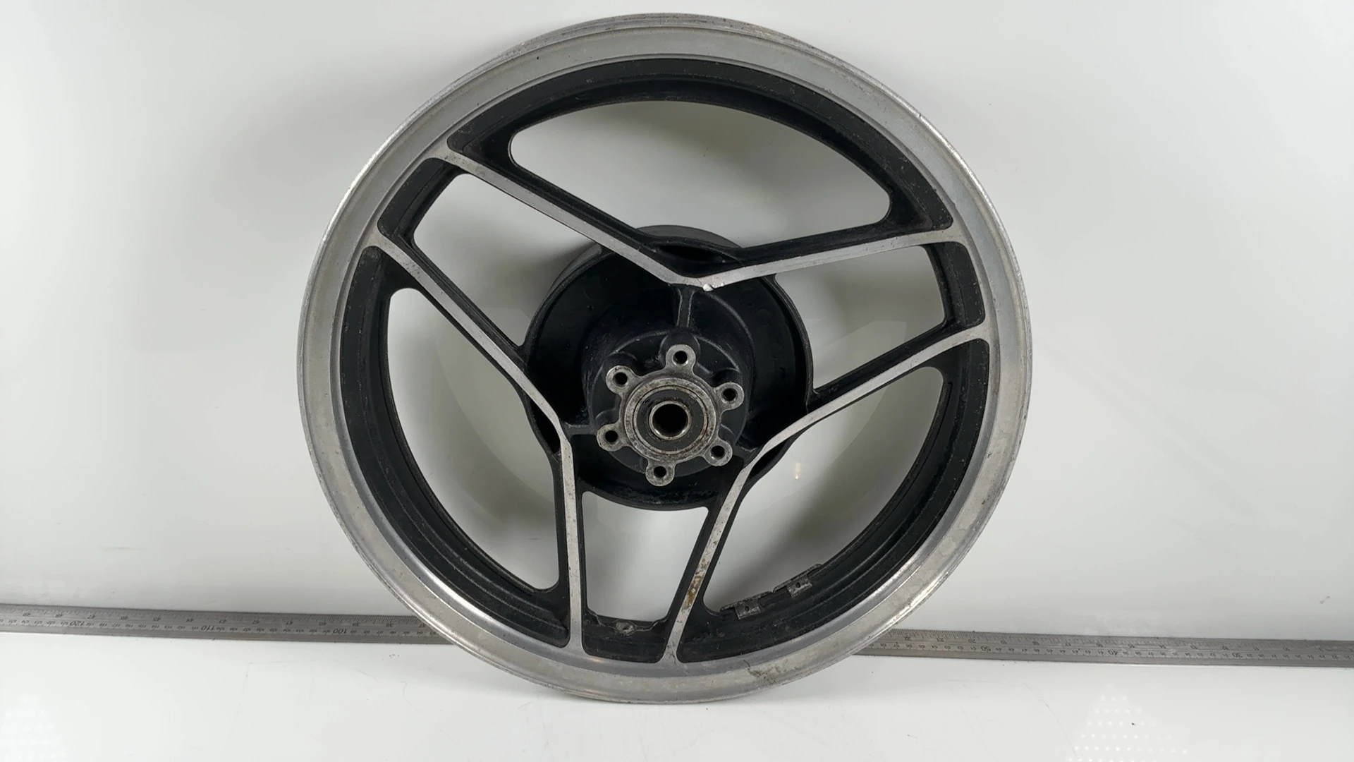 Suzuki GSX750 ES GR72A 750cc Rear Wheel Rim 1983-1986 OEM 64111-31300-291