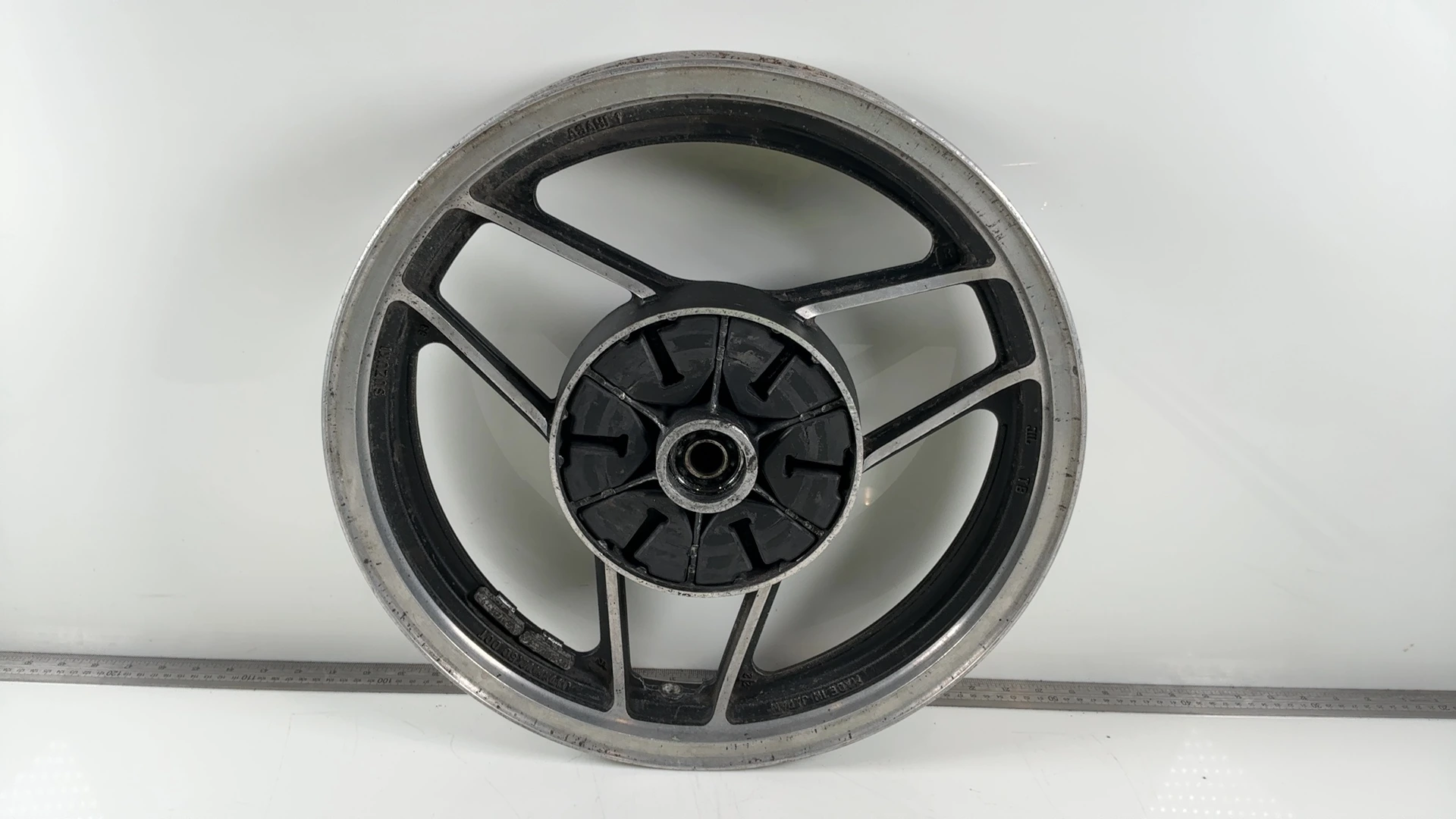 Suzuki GSX750 ES GR72A 750cc Rear Wheel Rim 1983-1986 OEM 64111-31300-291 - Image 2