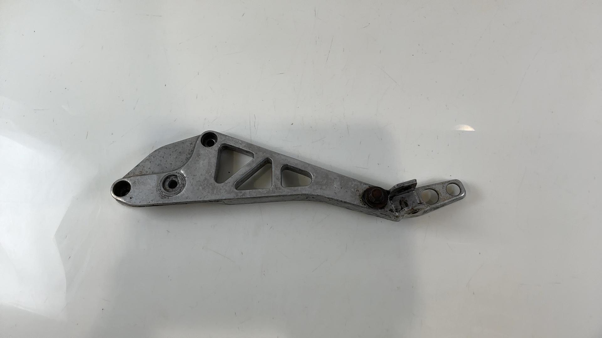 Honda Interceptor VF750F MC08 250CC Left Footrest Bracket 1983-85 50620-MB2-000 - Image 4