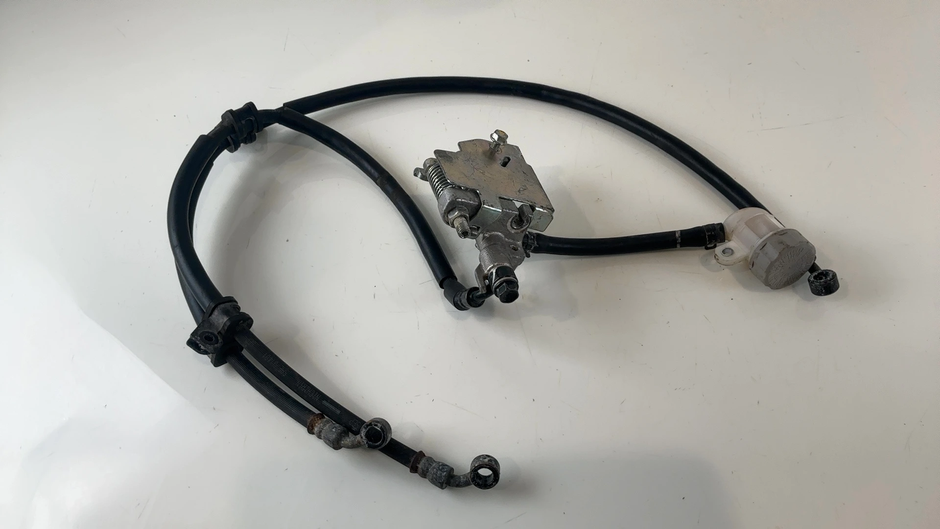 Honda Vision NSC110 110cc Rear Brake Master Cylinder 2011-2021 OEM 43510-KZL-931 - Image 2