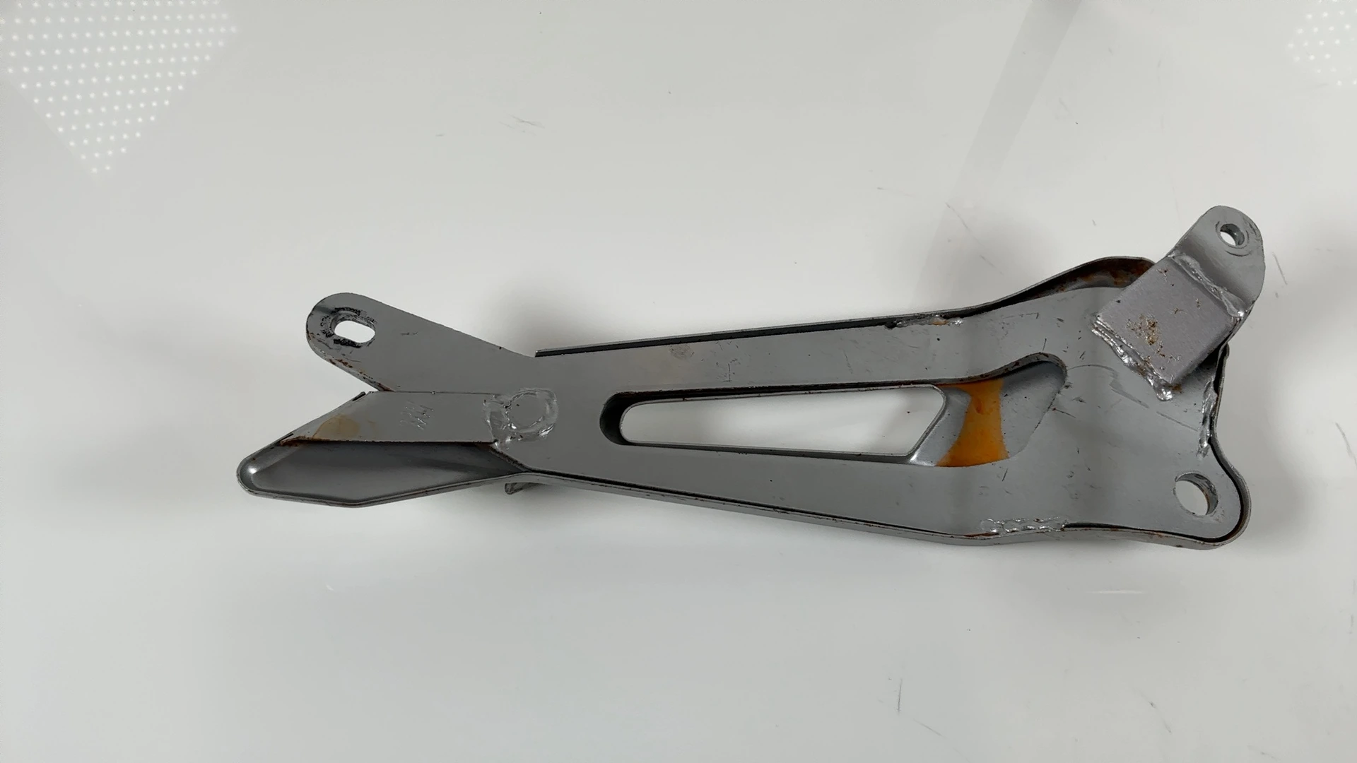 YAMAHA YBR125 3D9 125cc Right Rear Footrest Bracket 2010-2012 OEM 3D9-F7462-00 - Image 5