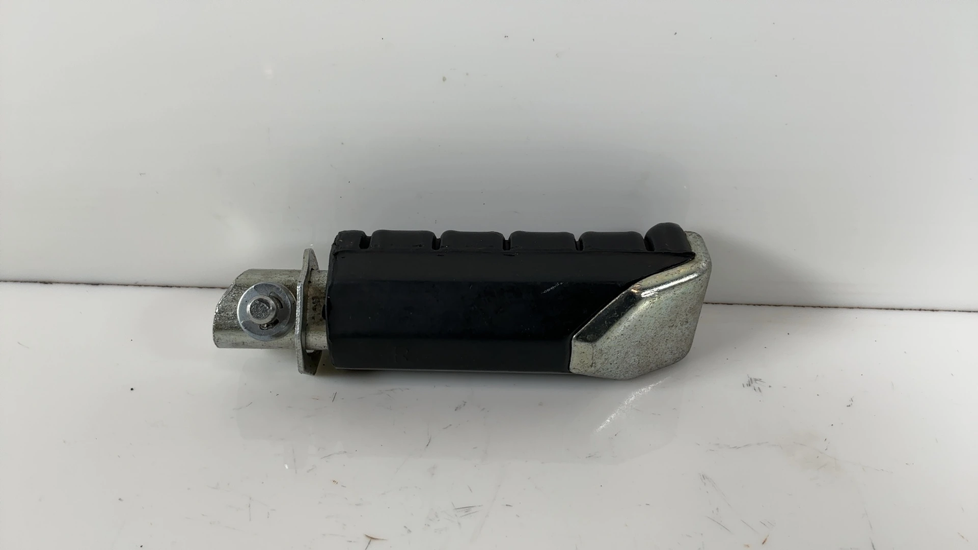 Yamaha YS125 RE331 125cc Rear Right Foot Peg 2017-2019 OEM 5VL-F7440-01 - Image 2