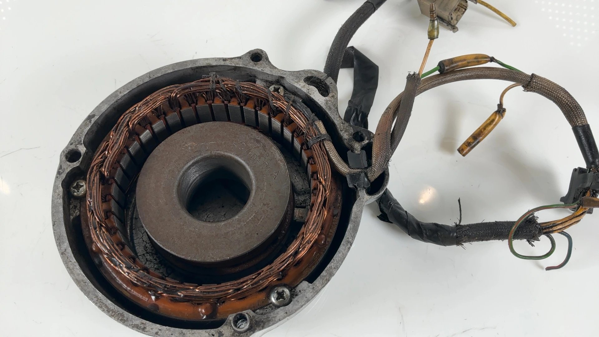 Honda CB550K CB550 550cc Stator Generator Alternator Cover 1974-1978 OEM 11631-323-000 - Image 6