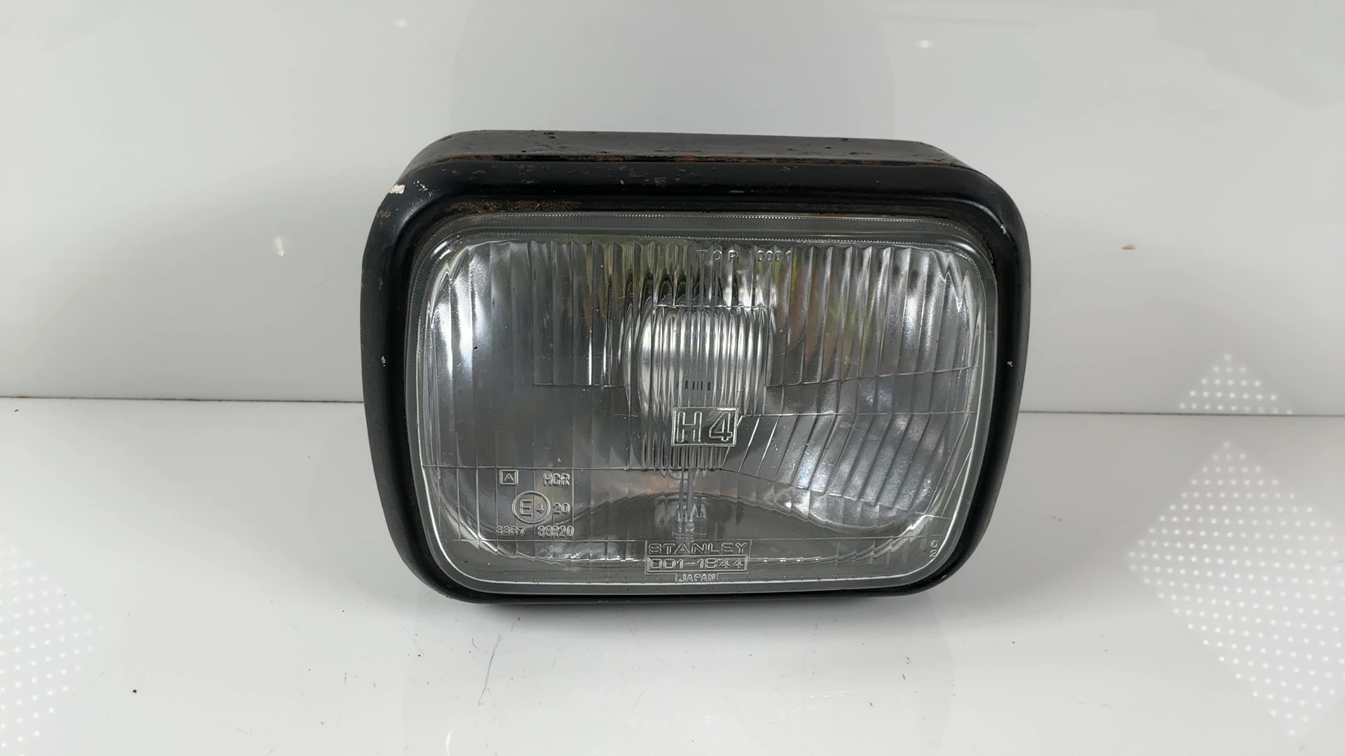 Honda CB1100F VF750 VF1100 Headlight 1982-85 OEM 33100-MG5-671 Stanley 001-1844 - Image 1