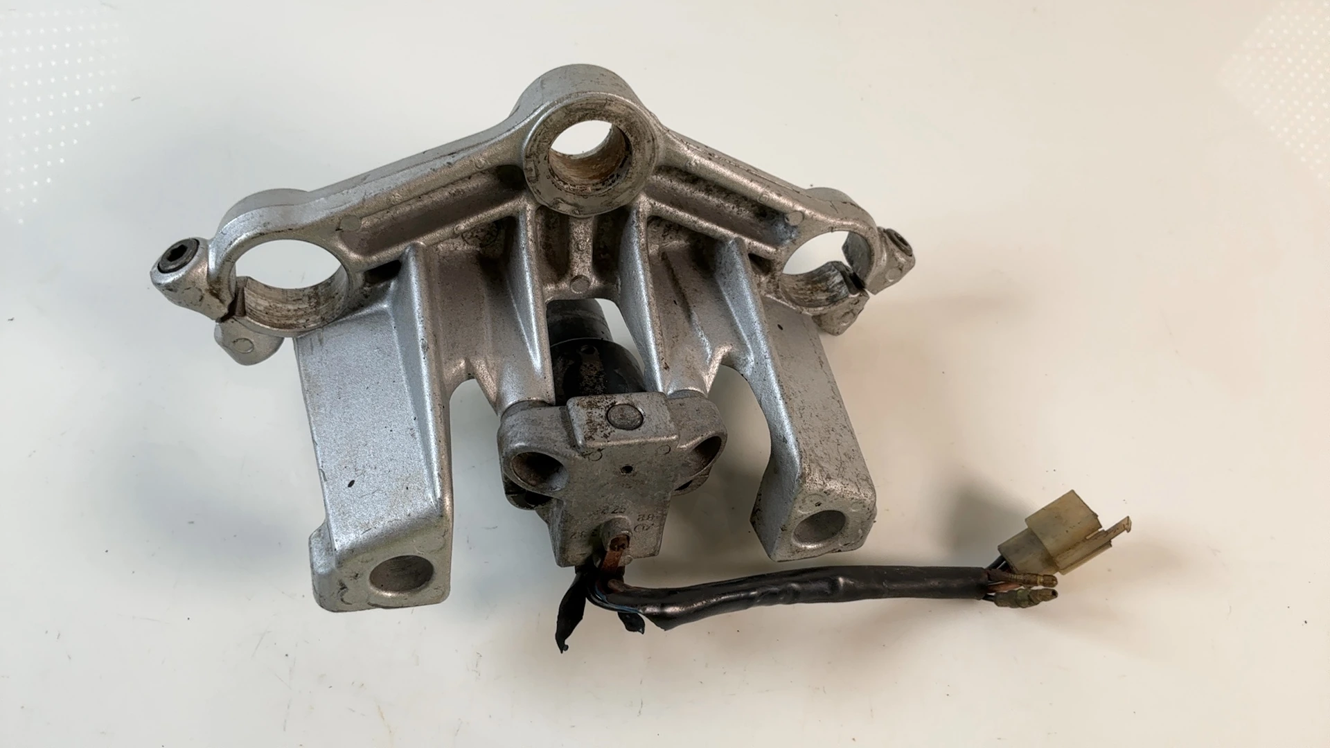 Yamaha TZR125 2RH 125cc Upper Fork Bridge Top Yoke 1987-1992 OEM 2RH-23435-00-98 - Image 2