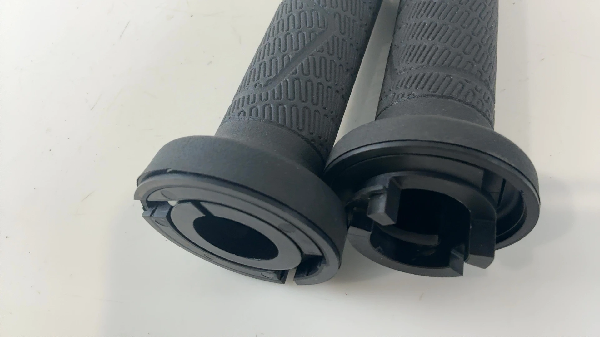 KTM Super Adventure 1290 890 790 CC Handlebar Grip 2017-2024 OEM 60702039100 - Image 6