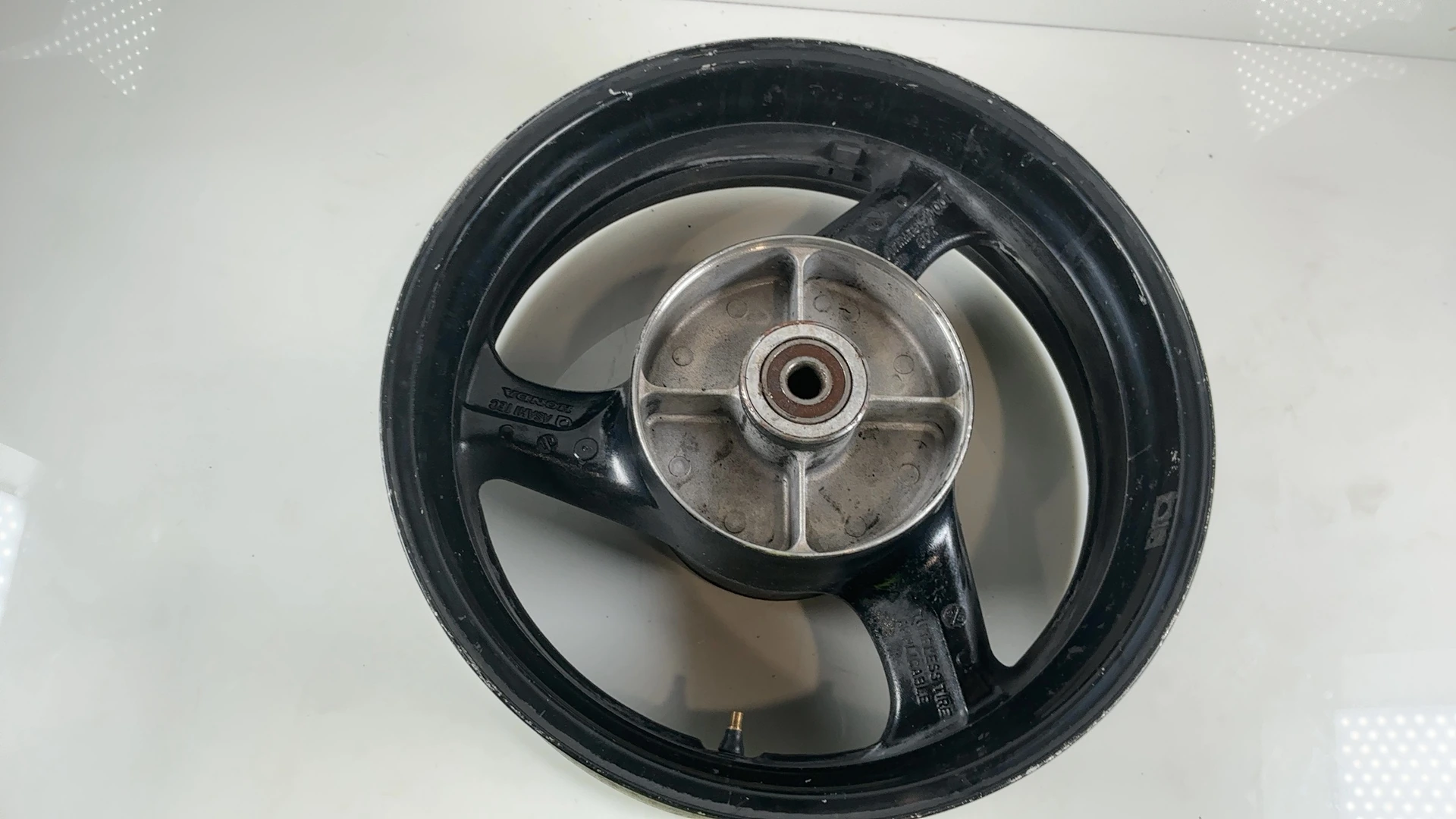 Honda CBR1100XX Blackbird SC35 1100 Rear Wheel Rim 1996-2007 OEM 42650-MAT-010 - Image 11