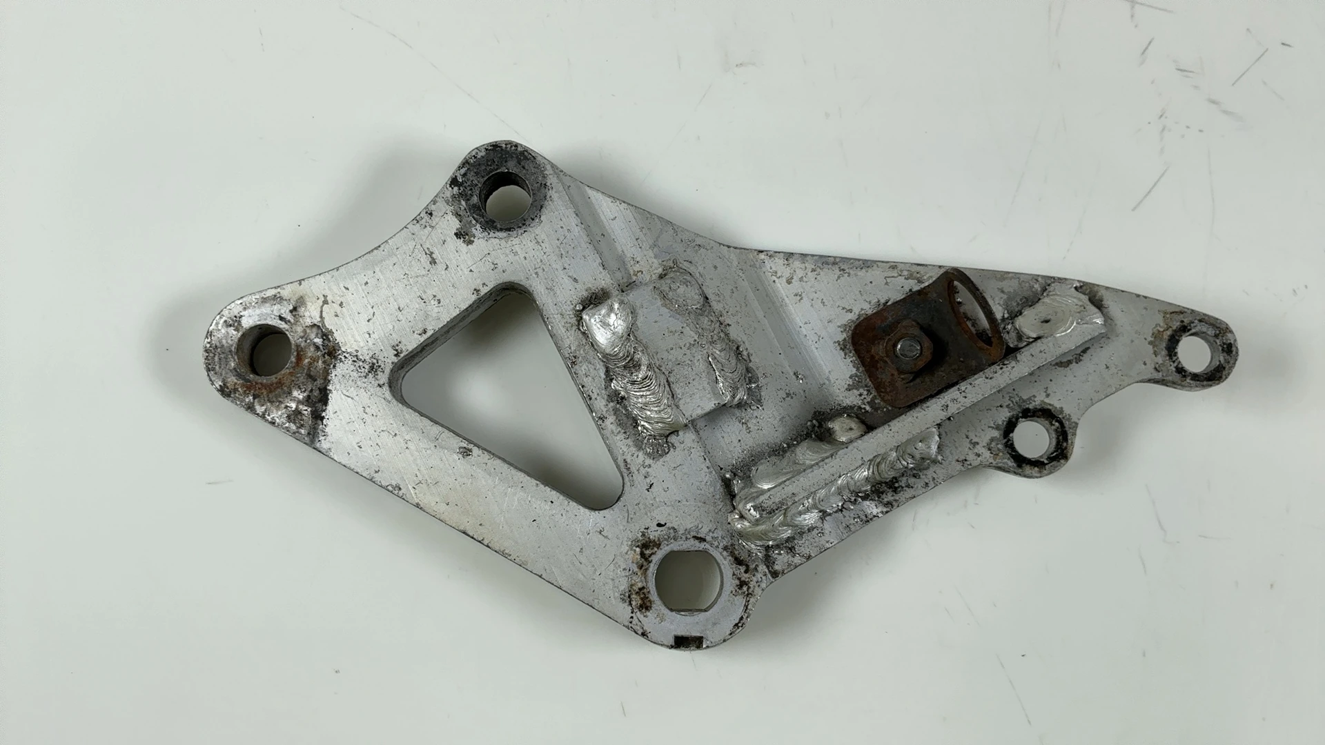 SUZUKI GSX-R 750 GR75A FRONT RIGHT FOOTREST HANGER BRACKET 1984-85 43511-27A00 - Image 7