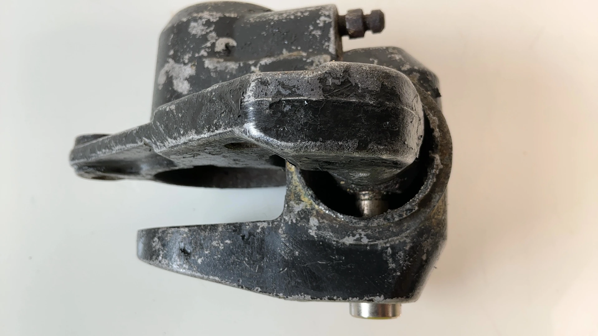 Suzuki GS750 GS750E 750cc Front Right Brake Caliper 1977-1979 OEM 59300-44002 - Image 3