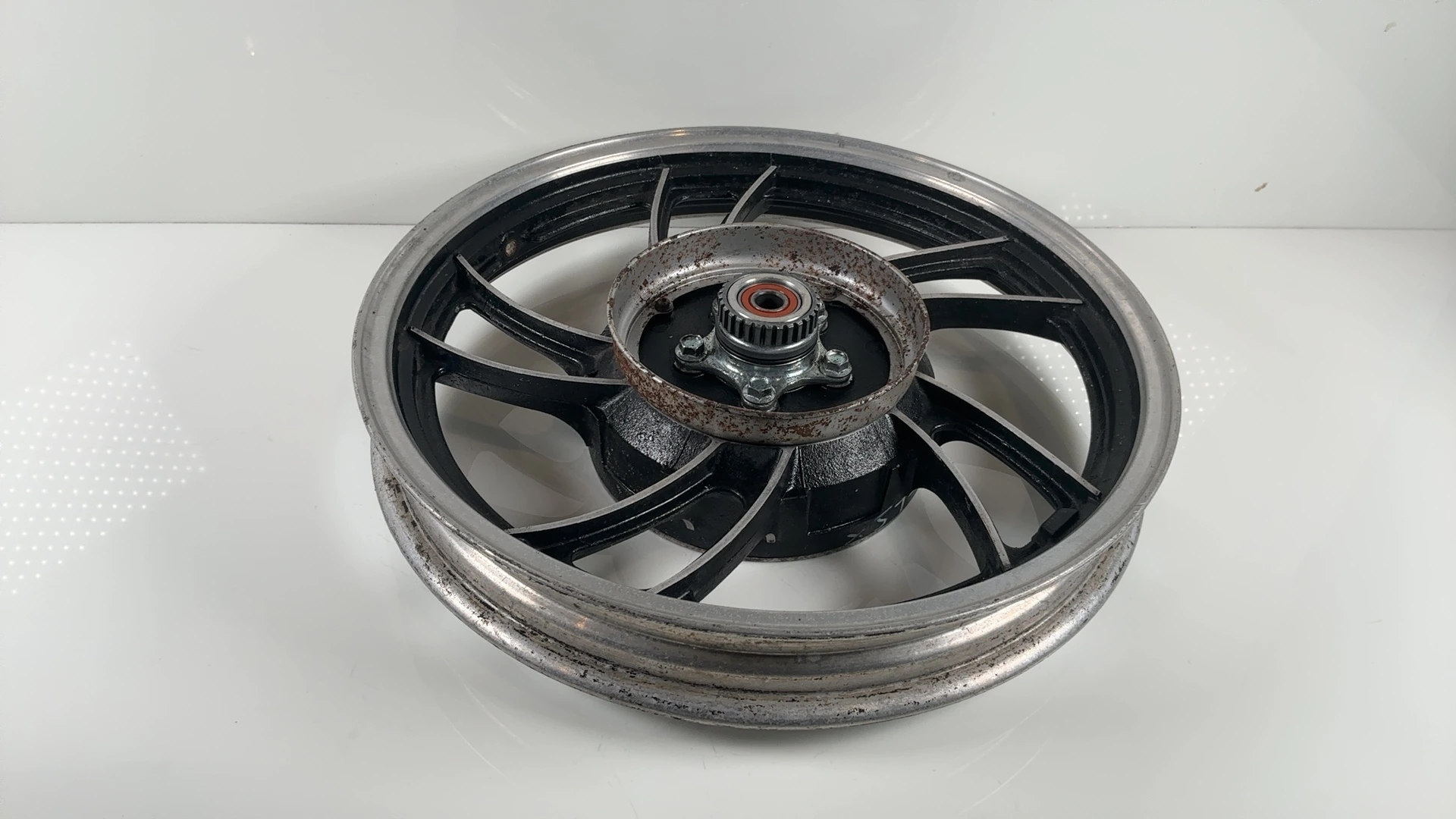 Yamaha Seca XJ750R 750 Rear Wheel Rim 1981-1983 OEM 5G2-25338-29-98 - Image 2