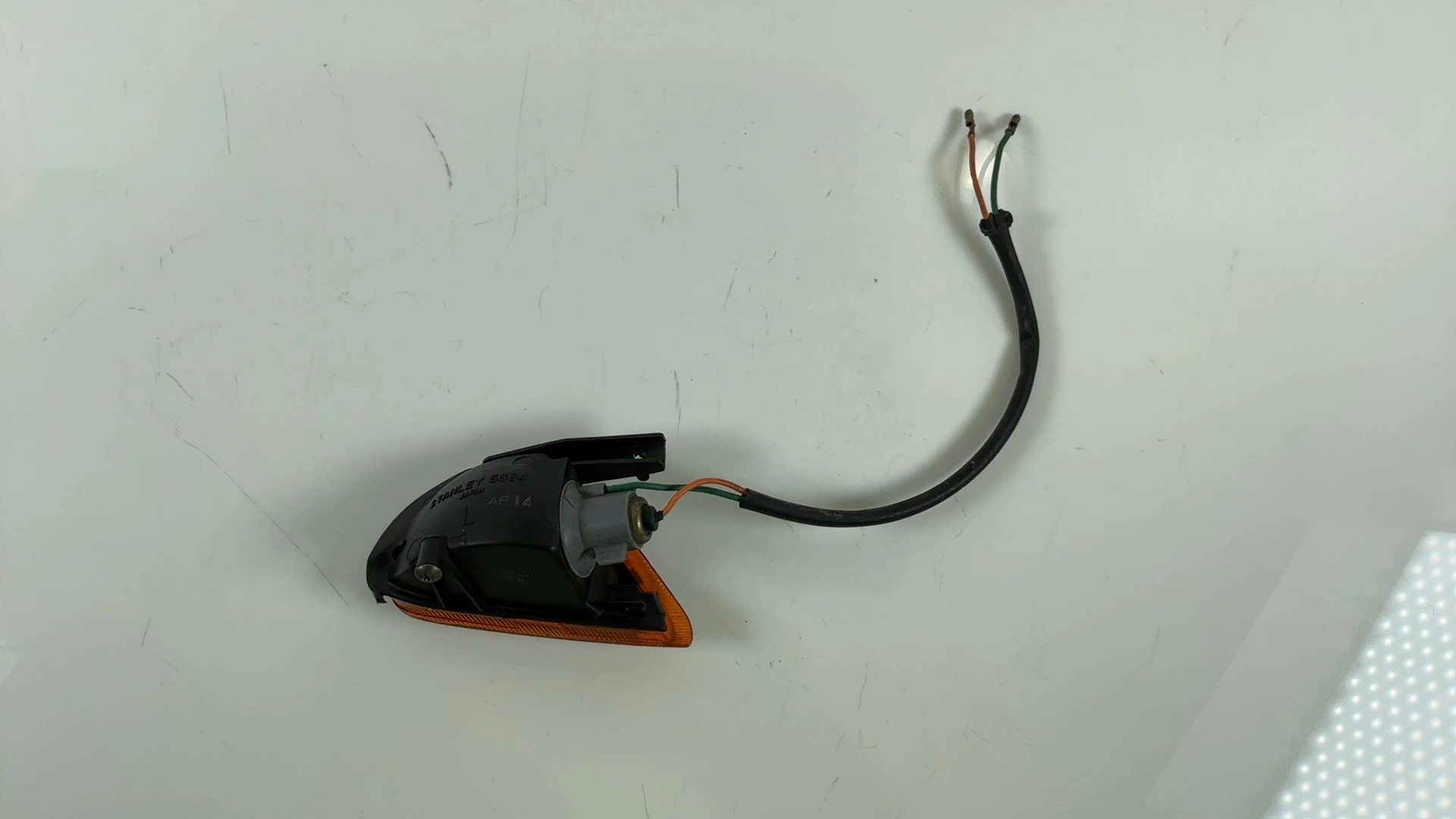 Honda Vision SA50 50cc Front Left Turn Signal Light 1988-1994 OEM 33450-GY1-901 - Image 3