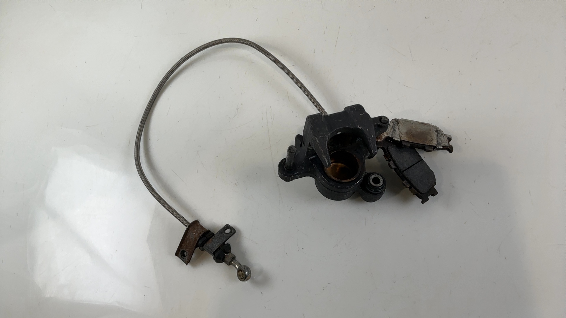 Honda CBR 600F F2 PC25 600cc Rear Brake Caliper 1991-1994 OEM 43100-MV9-006 - Image 3