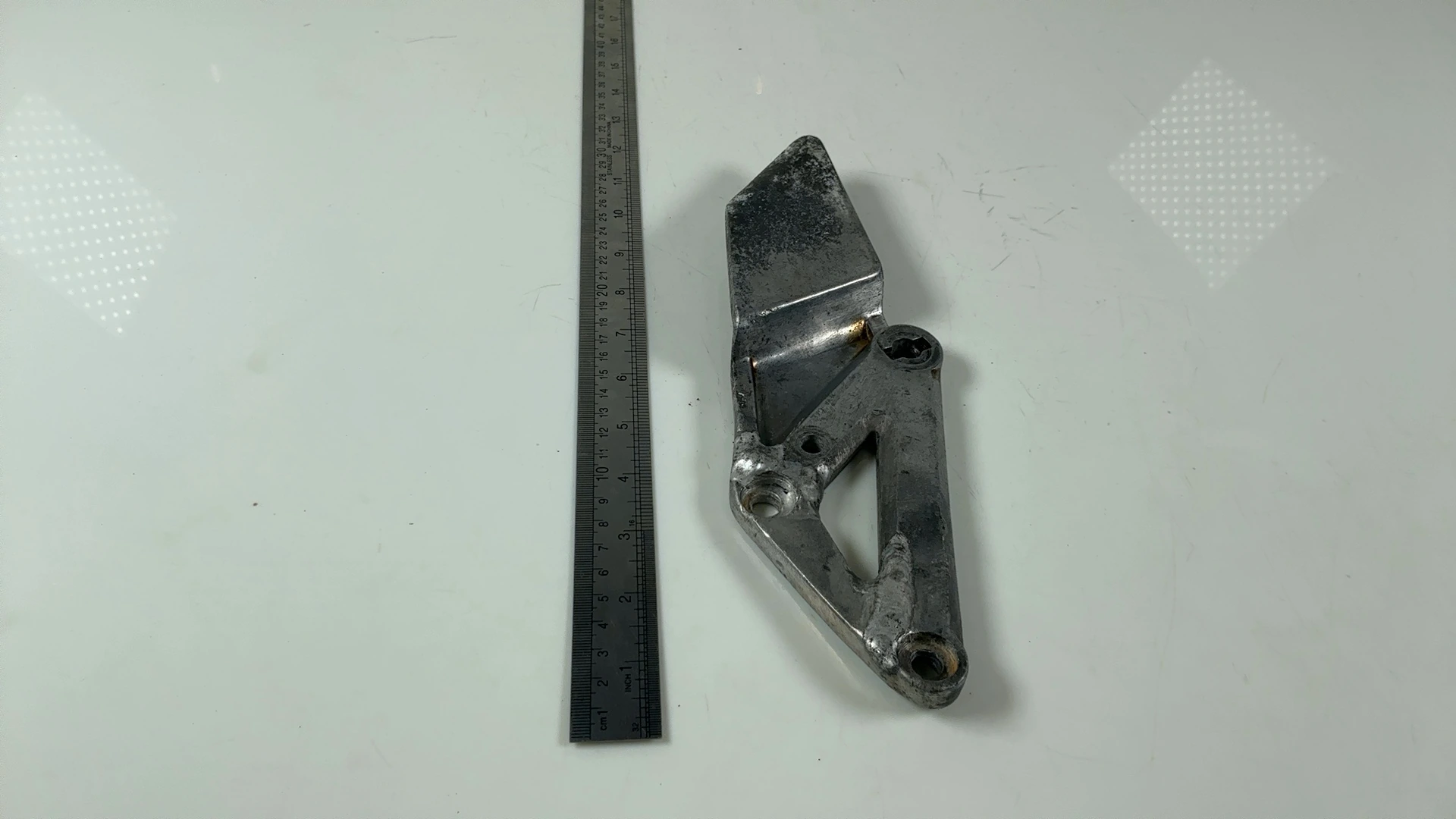 Suzuki RGV250 VJ22 250cc Front Left Rider Footrest Bracket 1991-1996 43821-22D02 - Image 4