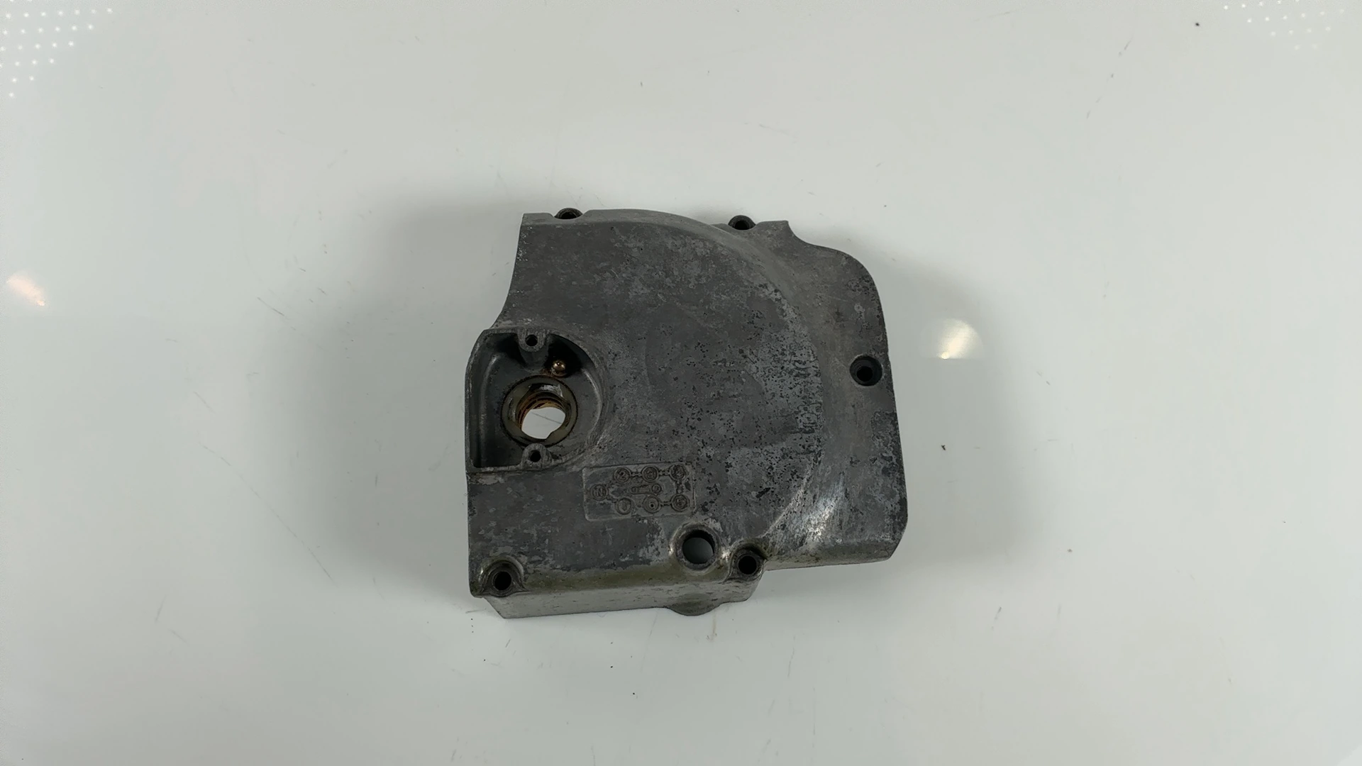 Suzuki GS425 GS425EN 425cc Front Engine Sprocket Chain Cover 1978-79 11361-44000 - Image 1