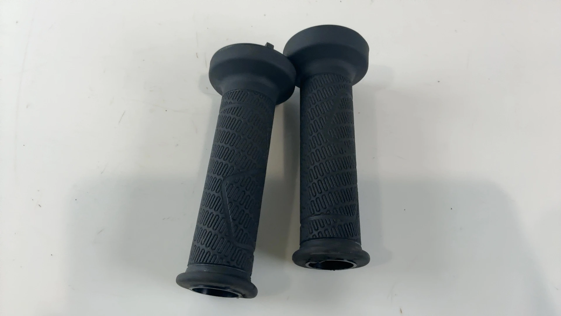 KTM Super Adventure 1290 890 790 CC Handlebar Grip 2017-2024 OEM 60702039100 - Image 3