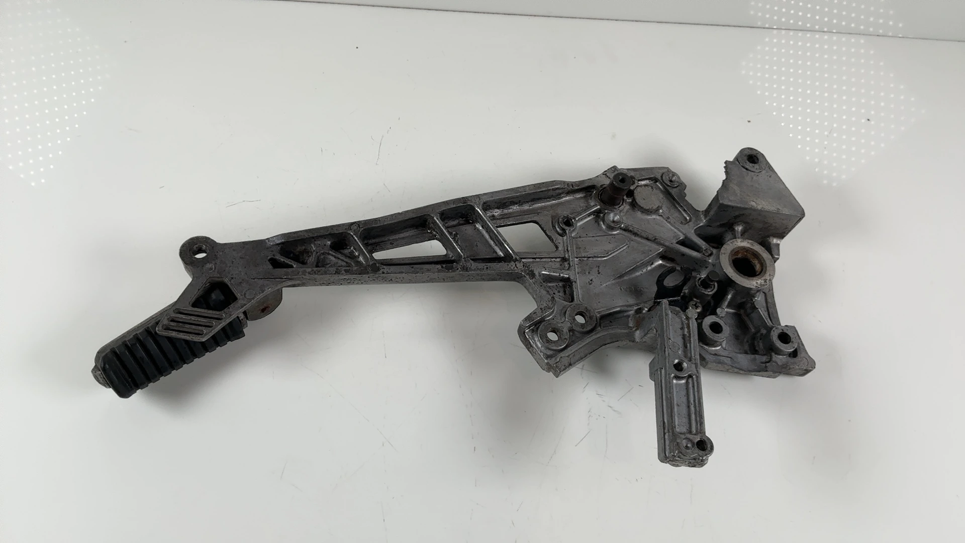 Kawasaki Ninja GPZ900R ZX900A 900cc R-Front Footrest Bracket 1984-88 35011-1130 - Image 5