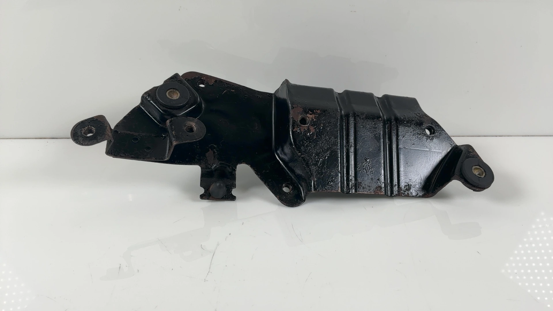 Suzuki GS700E GS700 700cc Electrical Bracket Shield Panel 1984-85 47410-31300 - Image 1