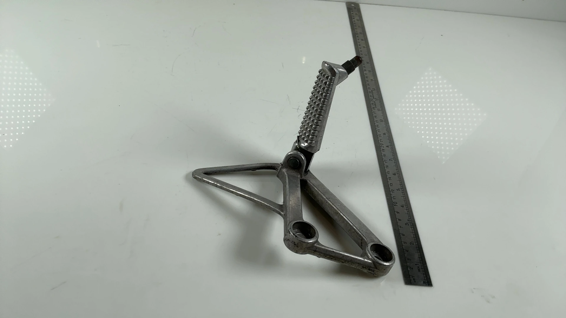 Honda VFR400R NC24 400cc Left Front Footrest Bracket 1987 1988 OEM 50700-ML0-720 - Image 3