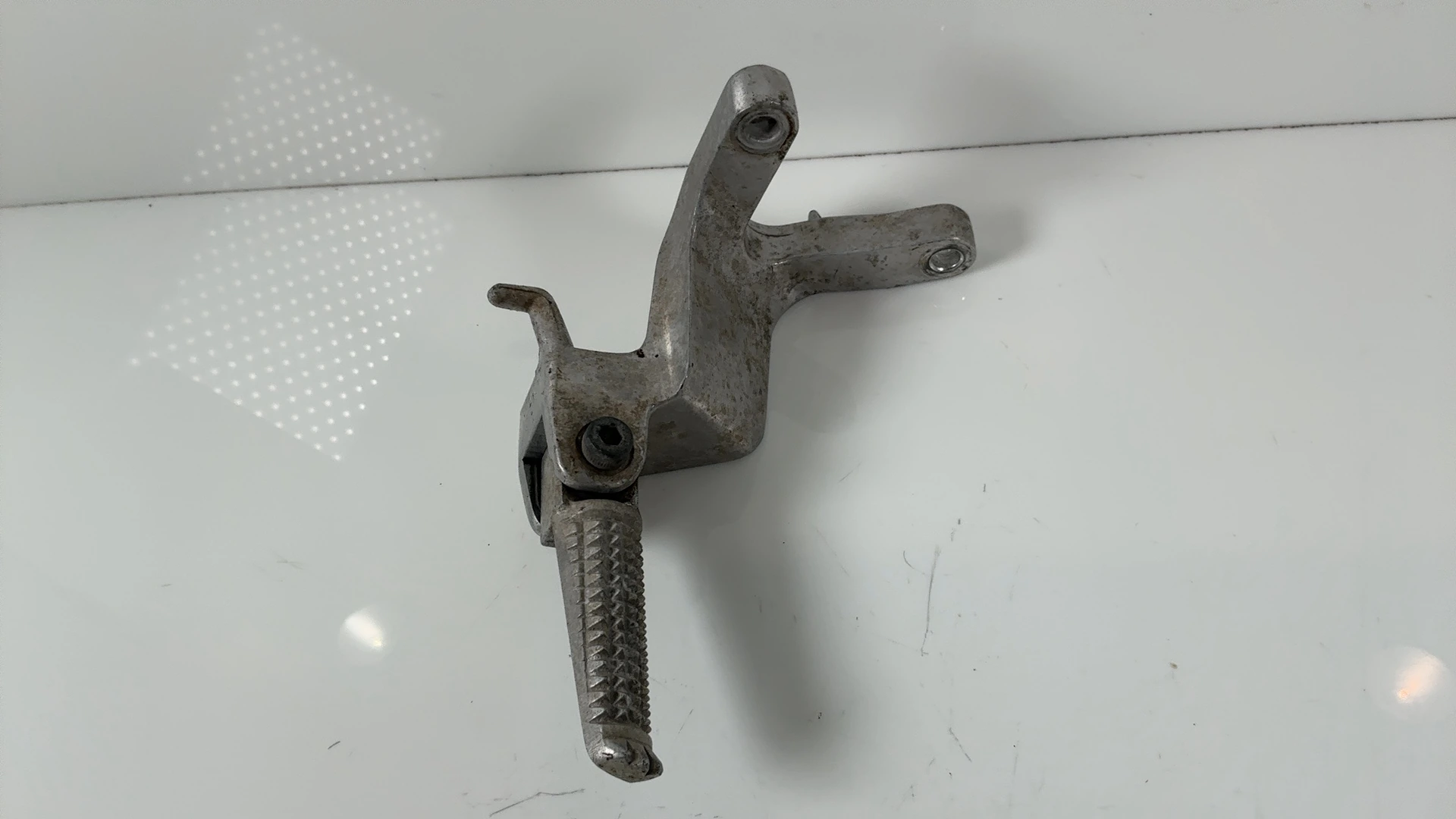 Yamaha YZF1000R Thunderace 4SV 1000 Pillion Footrest 1996-01 OEM 4SV-27430-00-00 - Image 3