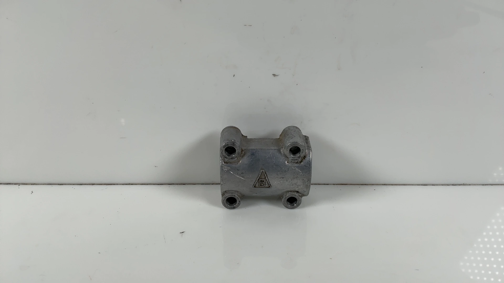 Suzuki GS750 GS 750 750CC Camshaft Stand Holder Cap Bridge 1979-1980 12411-45000 - Image 1