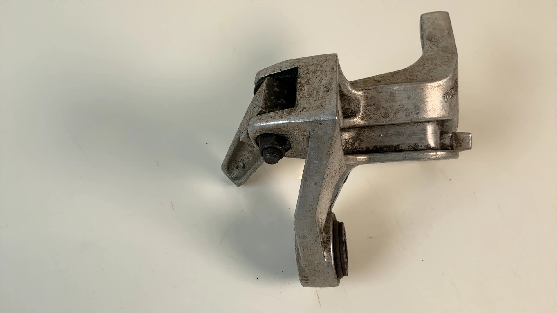 Yamaha YZF1000R YZF1000 1000cc Rear Right Footrest Hanger 1996-2003 4VD-27420-00 - Image 4