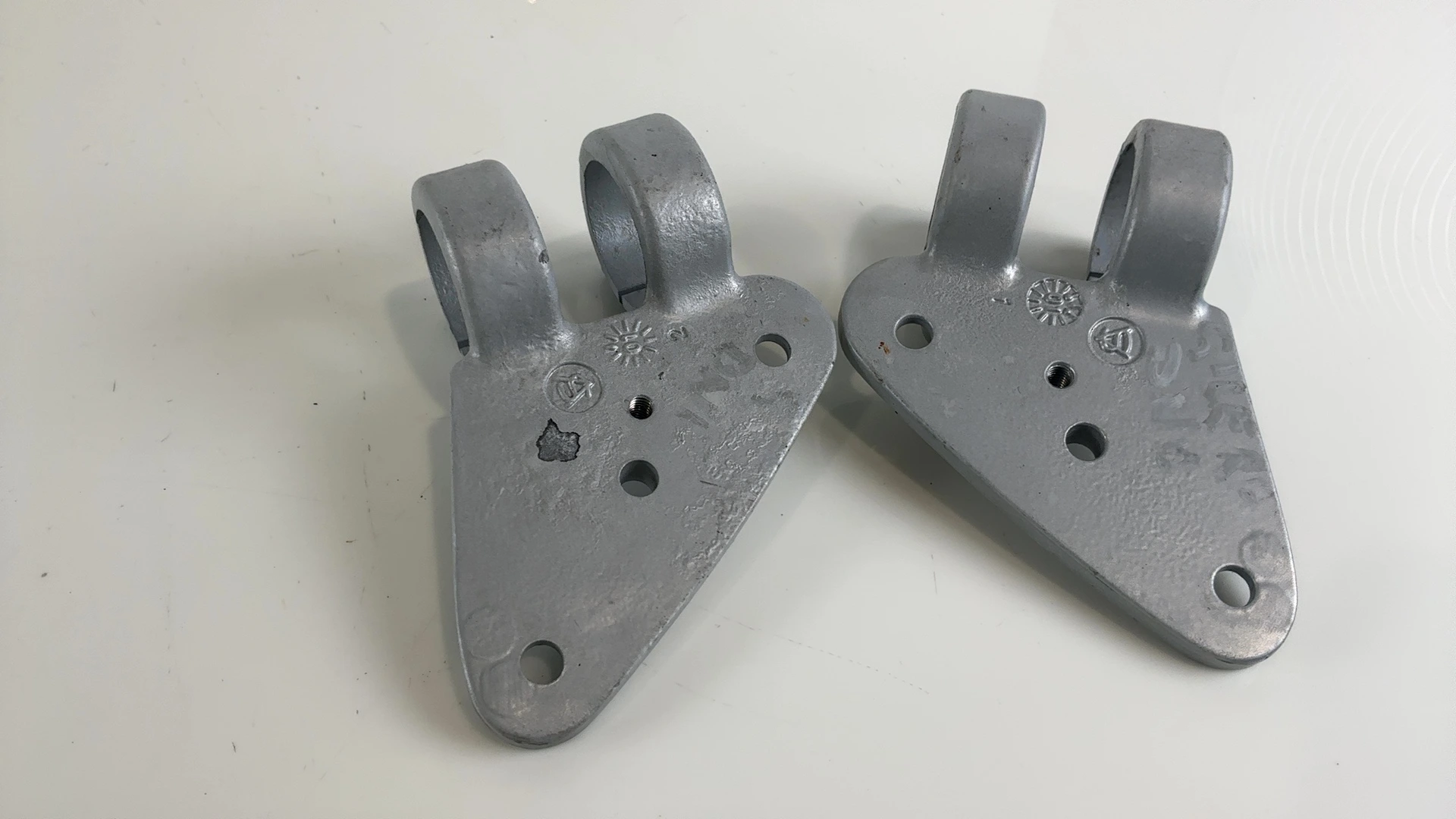 Gilera DNA 50 ZAPC27 50cc Headlight Mounting Brackets 2000-2007 OEM 564929 A-5266 - Image 2
