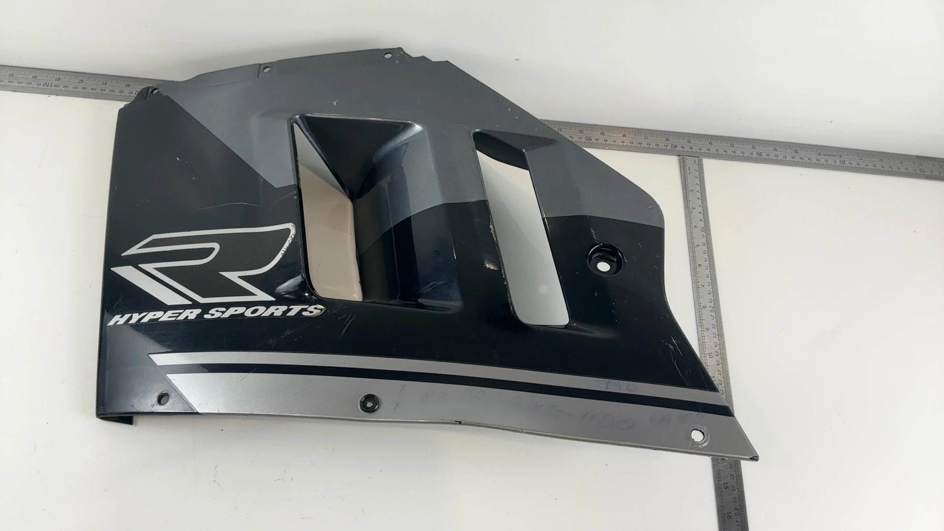 Suzuki GSX-R1100 GSXR 1100 Left Mid Fairing 1989-1990 OEM 94441-40C00 - Image 3