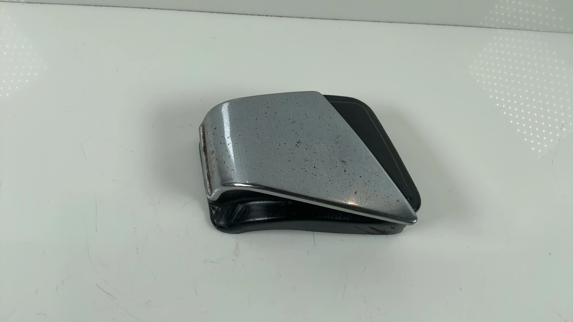 Suzuki GS750GL GS750 750cc Right Airbox Chrome Trim Cover 1980 1981 13831-49200 - Image 2
