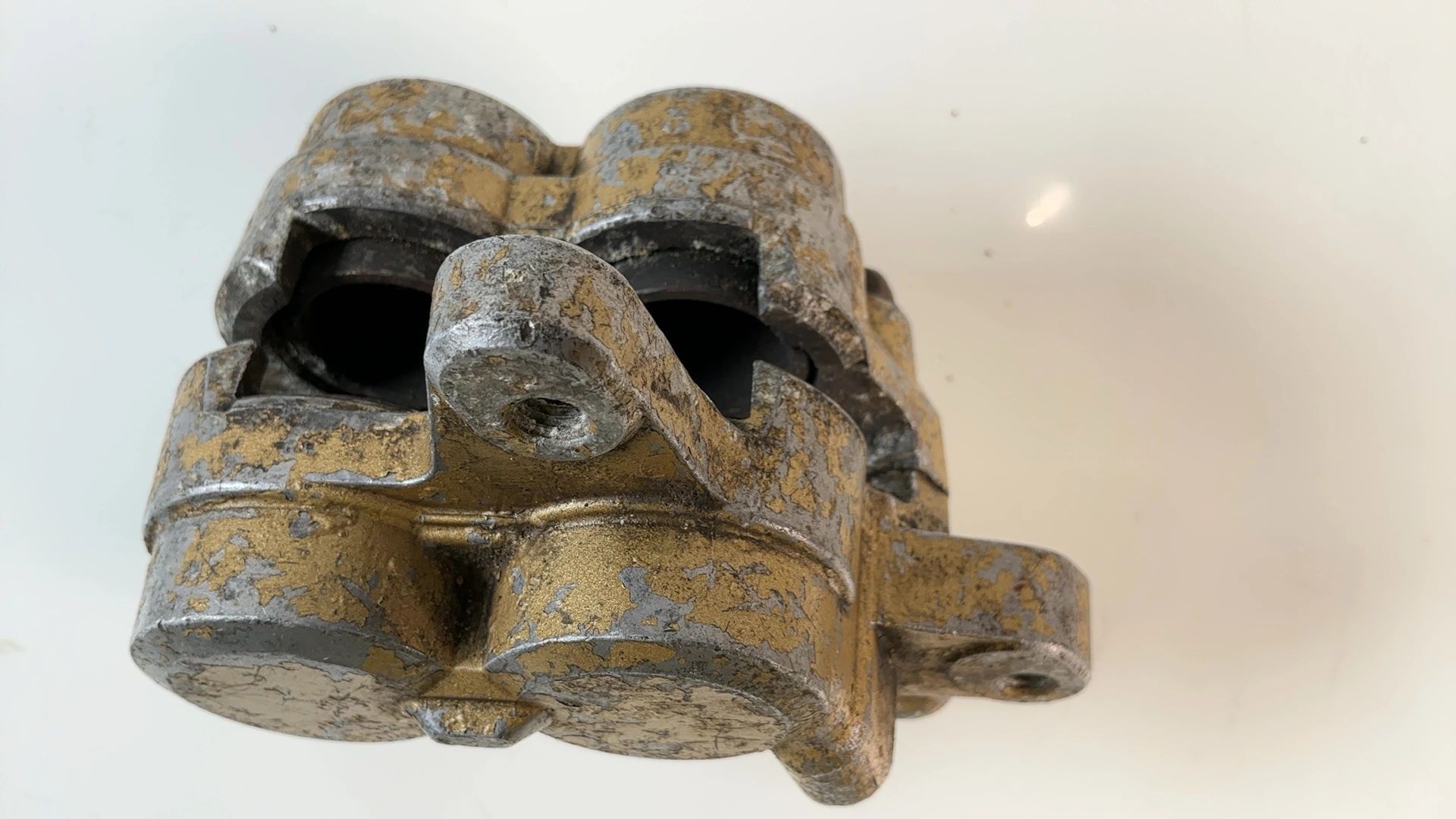 Suzuki RG500 Gamma 500cc Front Left Brake Caliper 1985-1987 OEM 59300-04820 - Image 7