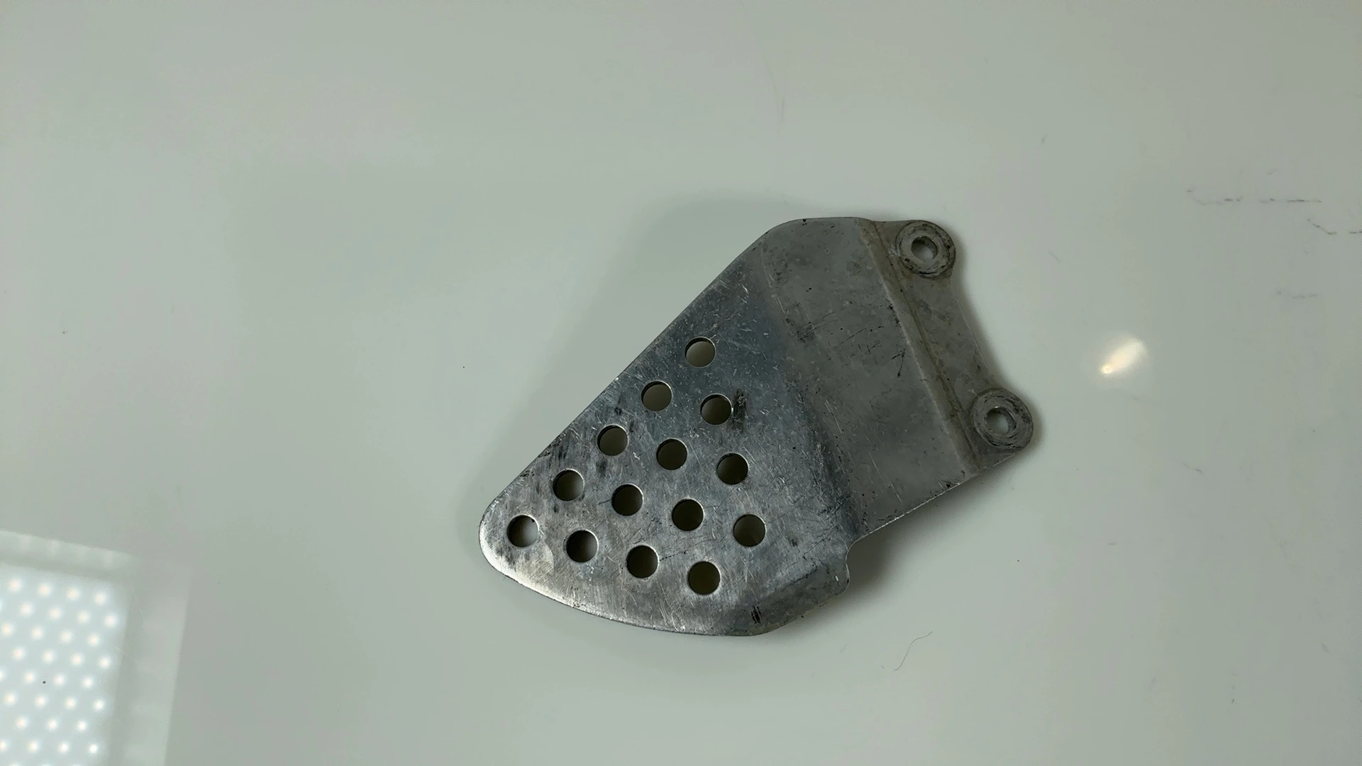 Honda CBR900RR SC33 900cc Right Front Heel Step Guard 1998-99 OEM 50607-MAS-E00 - Image 2