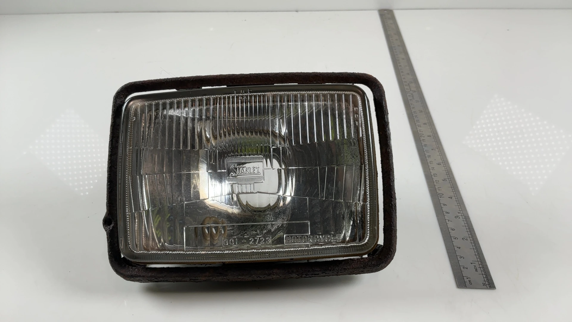 Kawasaki GPZ 305 EX305B Headlight Assembly 1983-1990 23007-1052 Stanley 001-2723 - Image 3