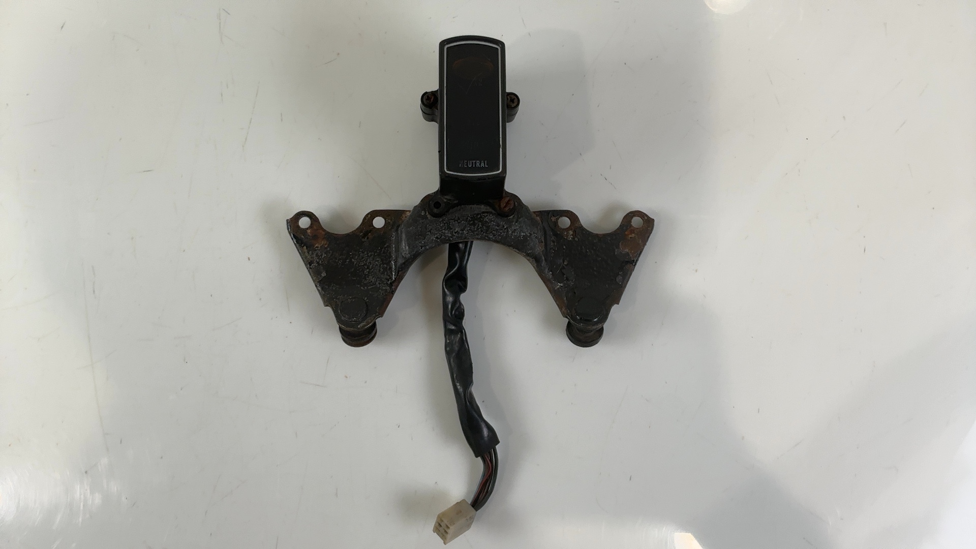 Yamaha XS400 Gauge Instrument Bracket Pilot Indicator 1978-1982 2L0-83568-A0-00 - Image 1