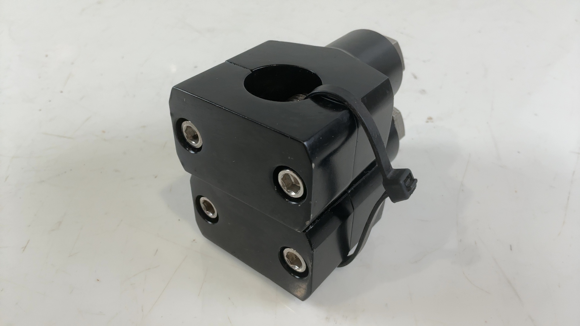 Harley Sportster Custom XL1200C Handlebar Riser Clamp 2008-2016 OEM 55900023 - Image 6