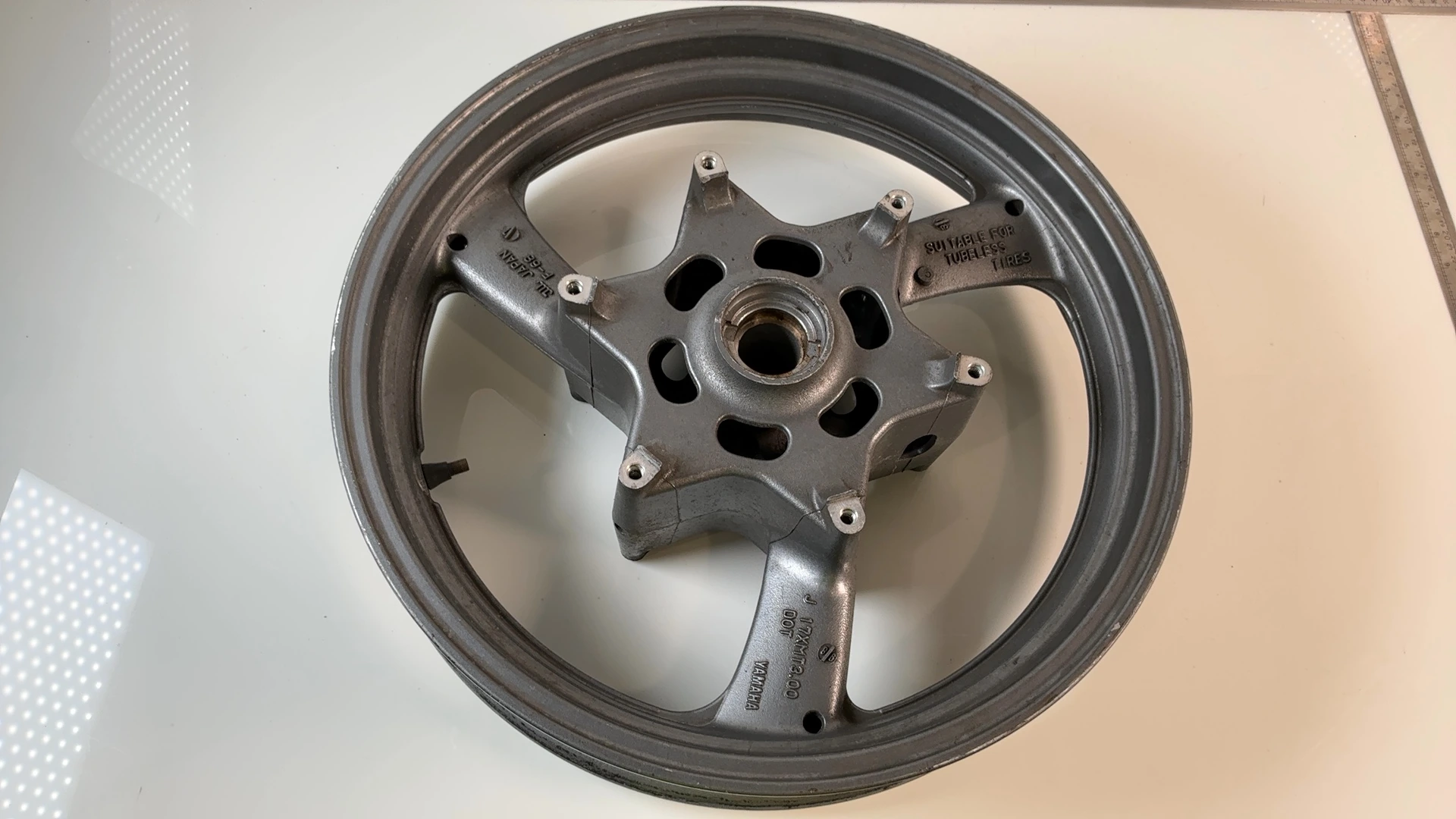 Yamaha XJ 900 Diversion 4KM 900cc Front Wheel Rim 1994-2004 OEM 4KM-25168-00
