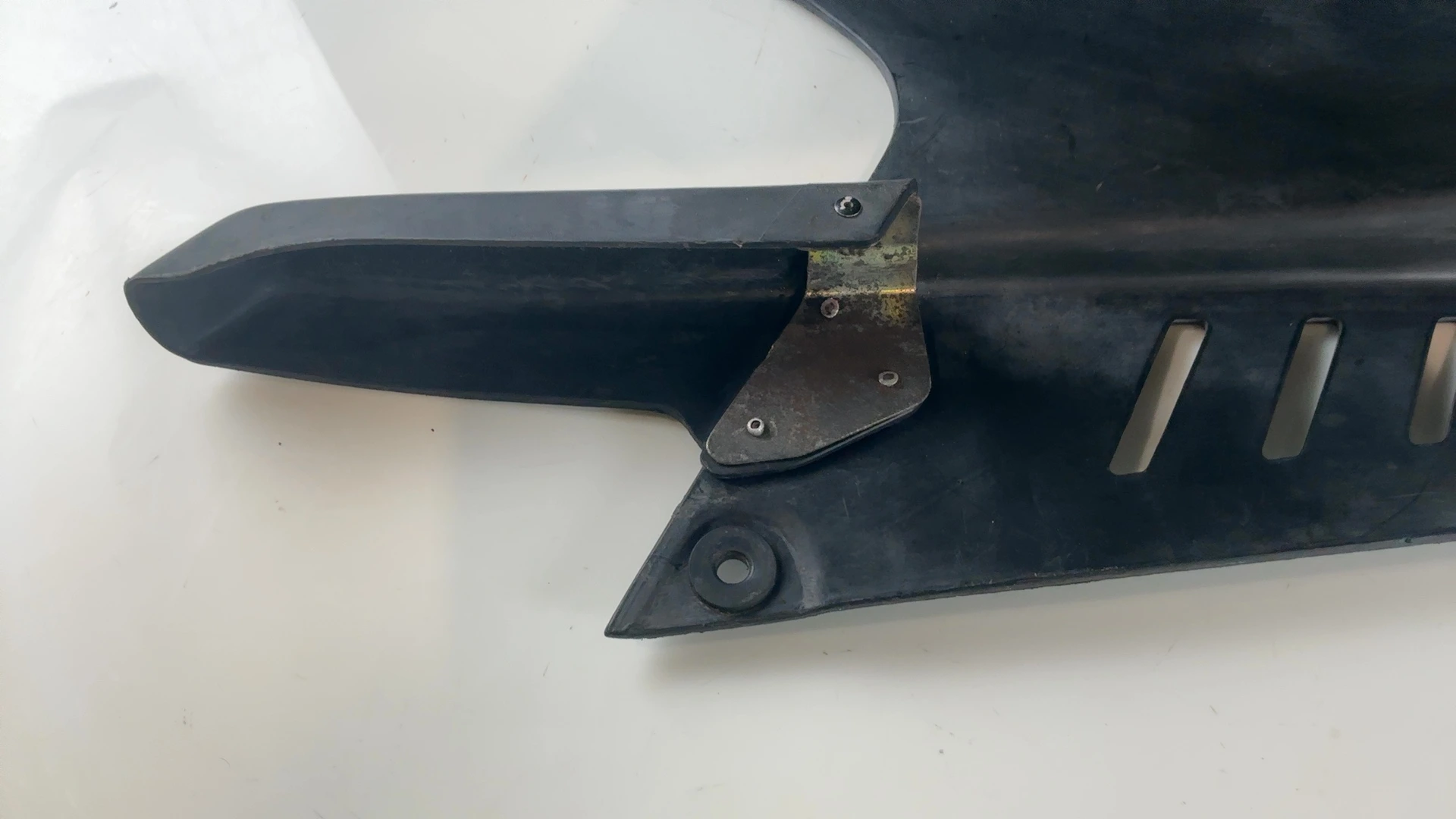 Suzuki RGV250 VJ21 250 CC Rear Fender Mudguard Hugger 1988-1990 OEM 63110-32C00 - Image 5
