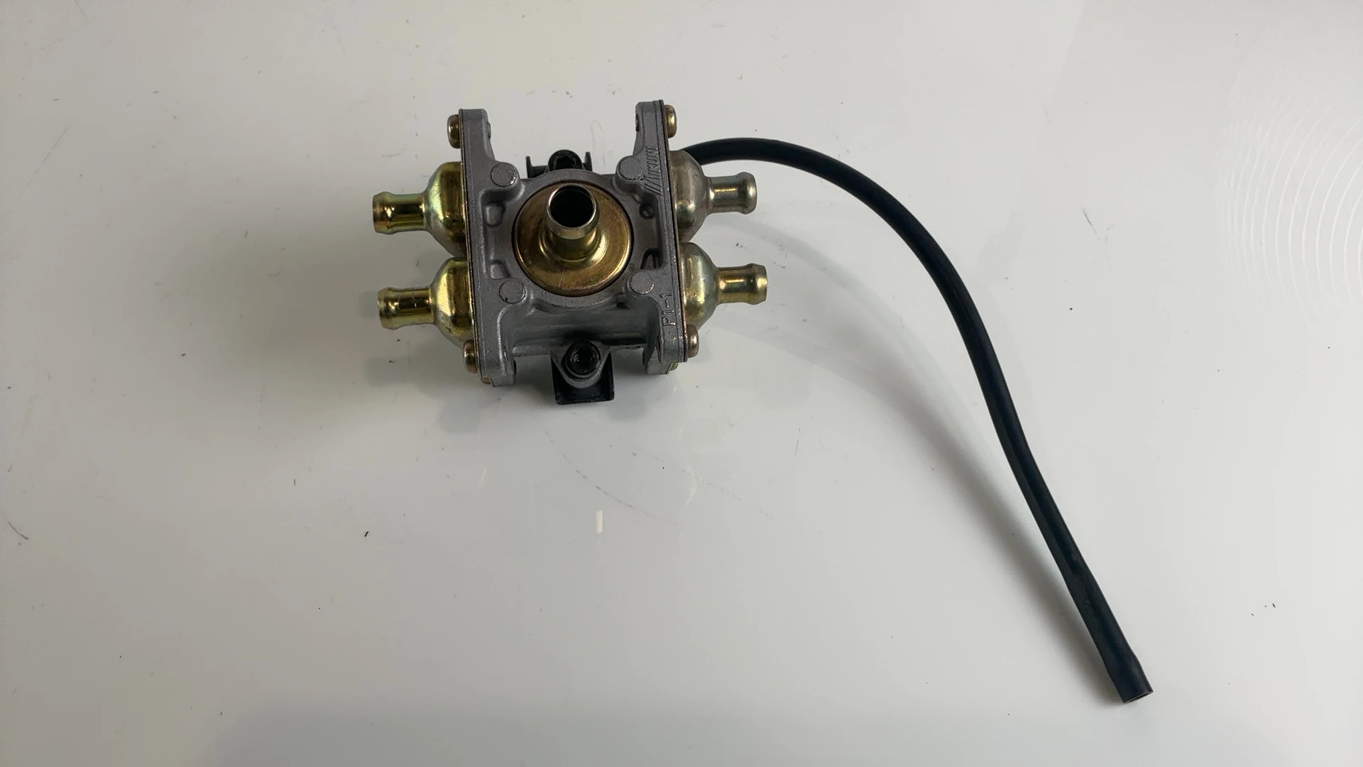 Suzuki Bandit GSF 1200 GSX 600 Katana Air Valve 2001-2005 OEM 18450-33E13 - Image 1