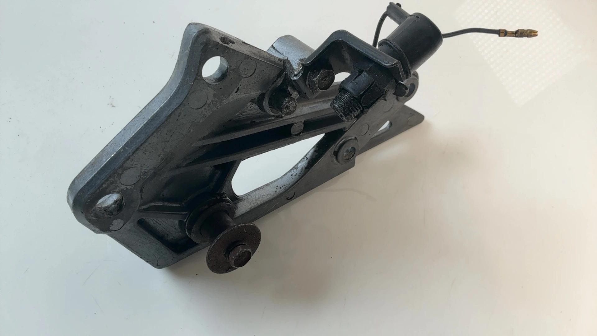 Kawasaki ZZR250 EX250H 250cc Right Footrest Bracket 1990-2007 OEM 35063-1216 - Image 3