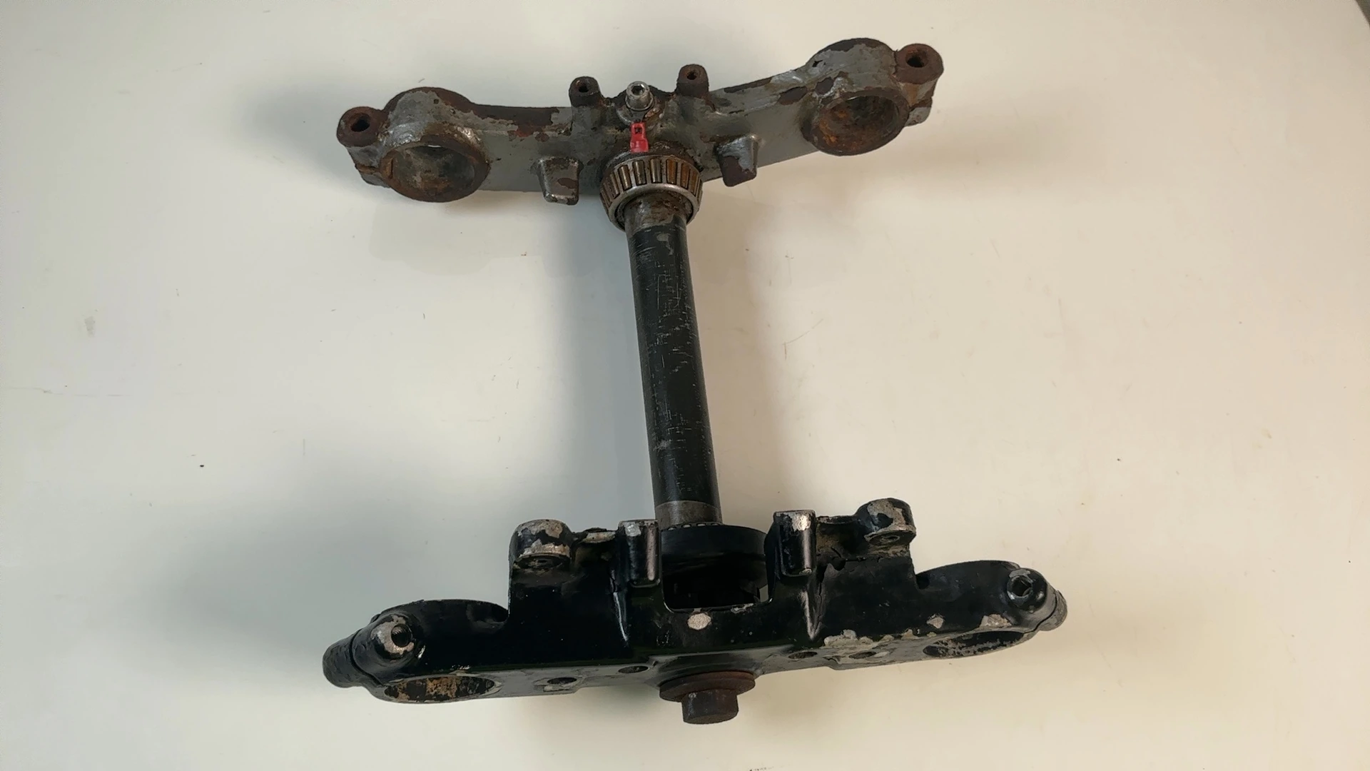 Kawasaki GT750 KZ750P Triple Tree Fork Bridge Clamps 1982-1997 OEM 44039-1058 - Image 2