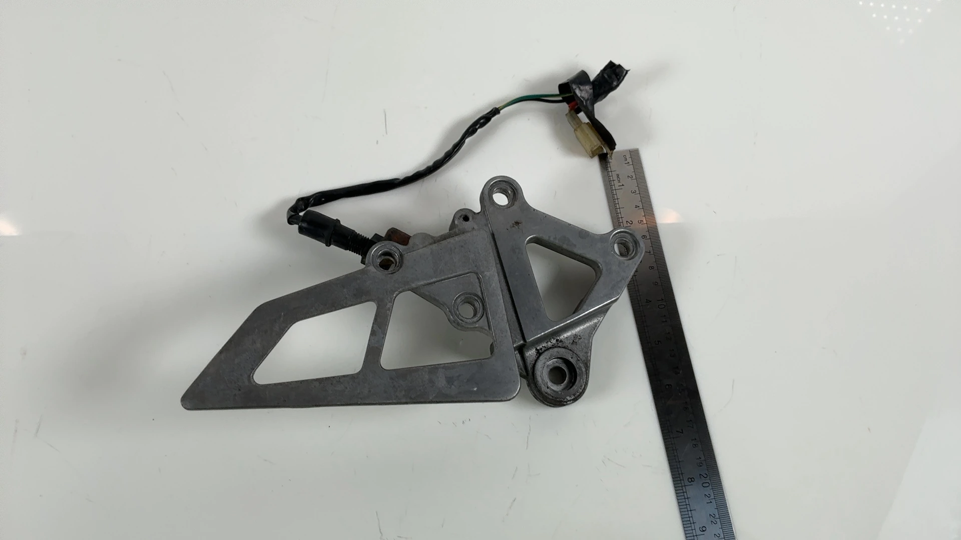 Kawasaki Ninja ZX-6R ZX600 600cc Front Right Footpeg Hanger 1995-1997 35011-1553 - Image 26