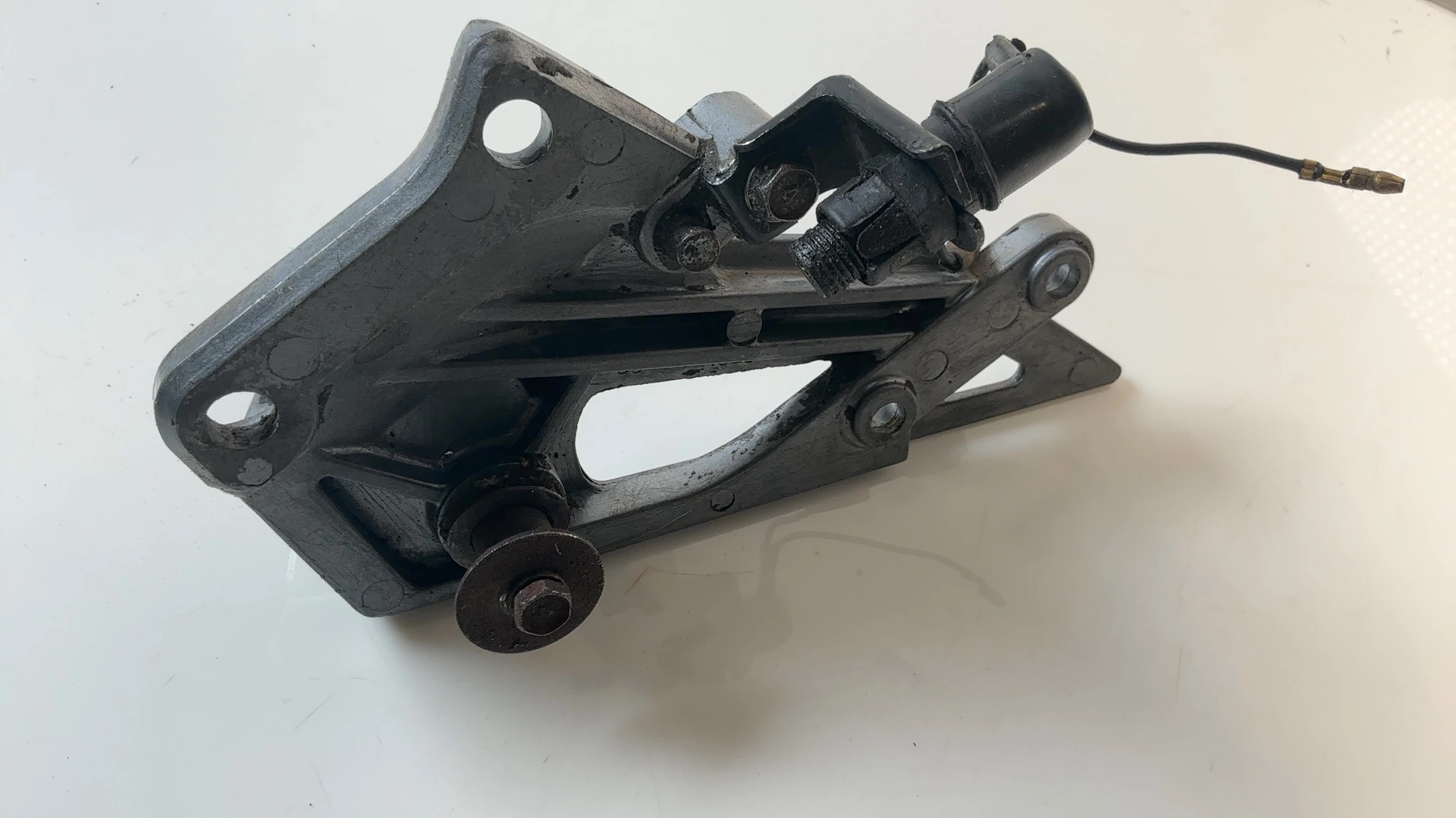 Kawasaki ZZR250 EX250H 250cc Right Footrest Bracket 1990-2007 OEM 35063-1216 - Image 6
