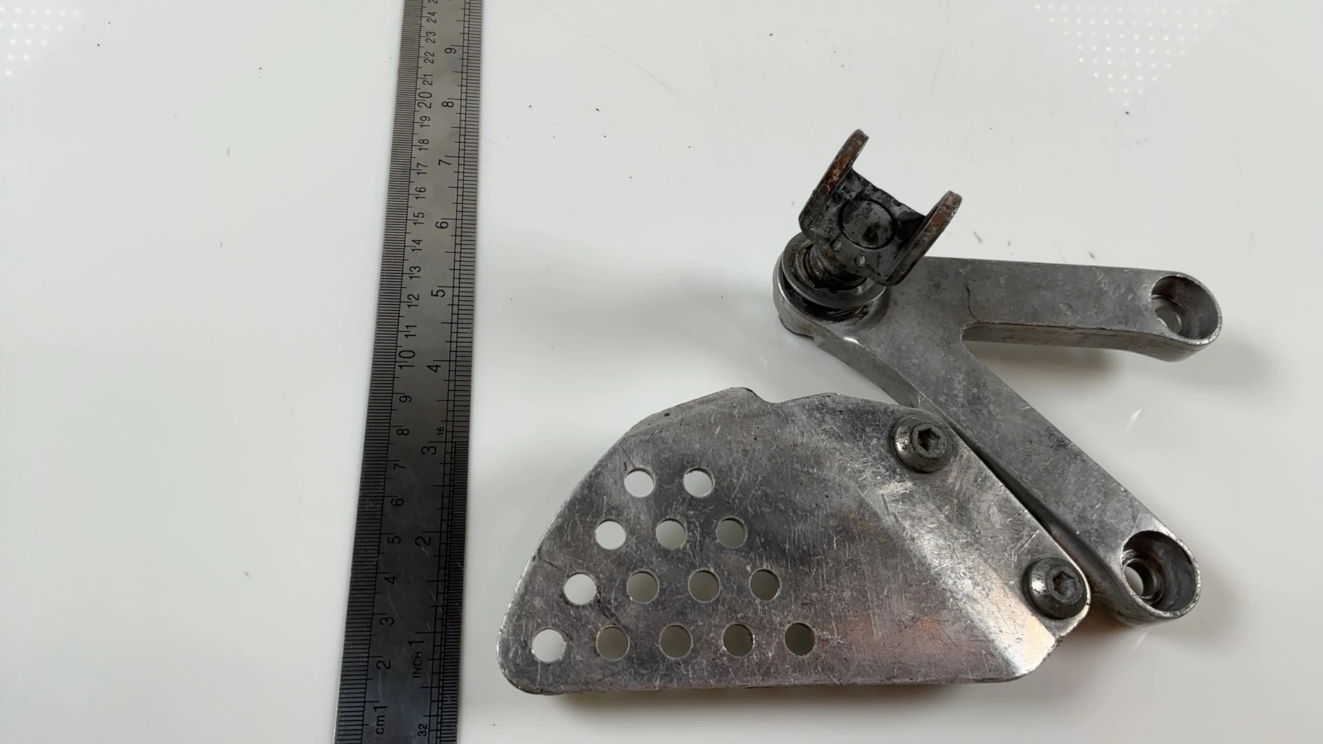 Honda CBR900RR SC33 919cc Left Rider Footrest Bracket 1996-97 OEM 50700-MV4-000 - Image 4