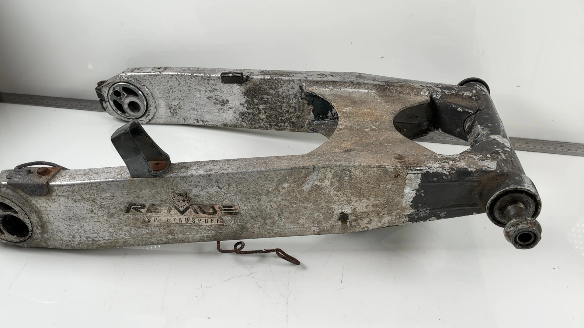 Kawasaki Ninja ZZR1100 ZX1100C 1100 Rear Swing Arm 1990-1992 OEM 33001-1351-HN - Image 4