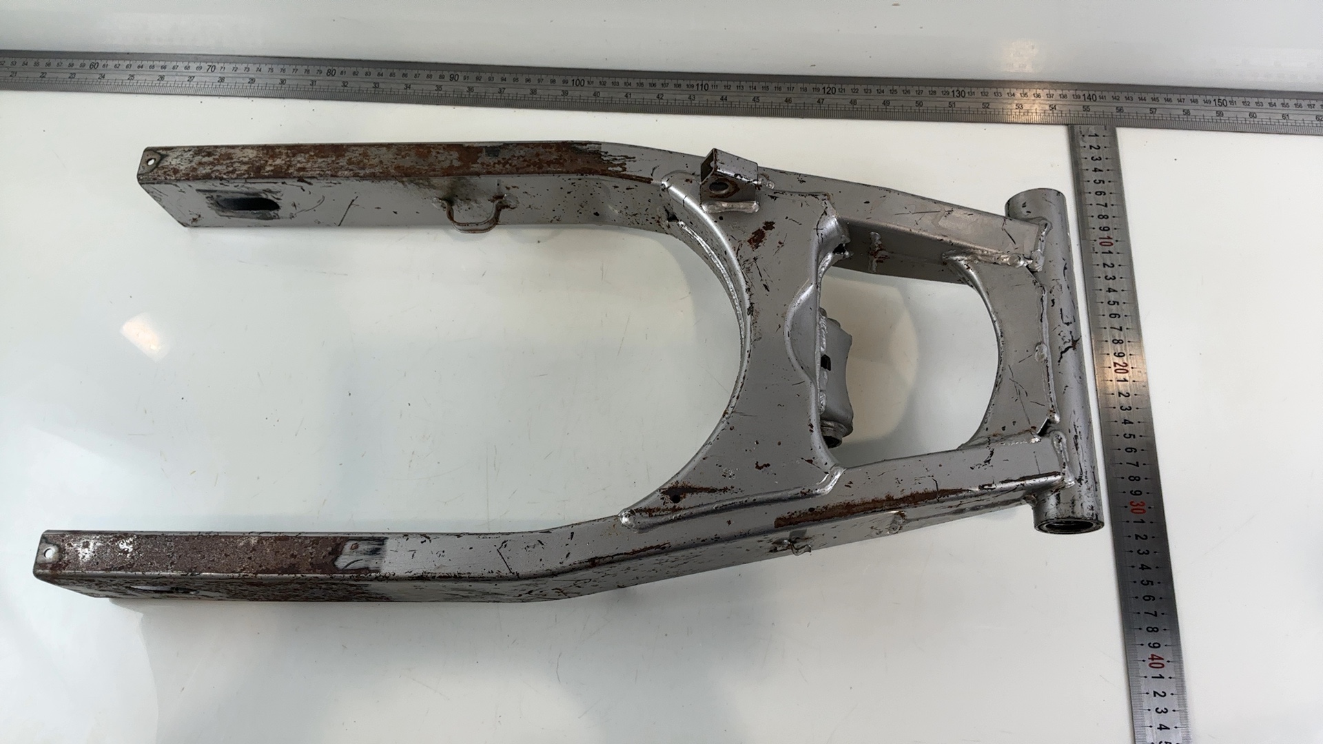 Suzuki Bandit GSF600 600cc Rear Swingarm 2000-2004 OEM 61000-26E20-0FP - Image 2