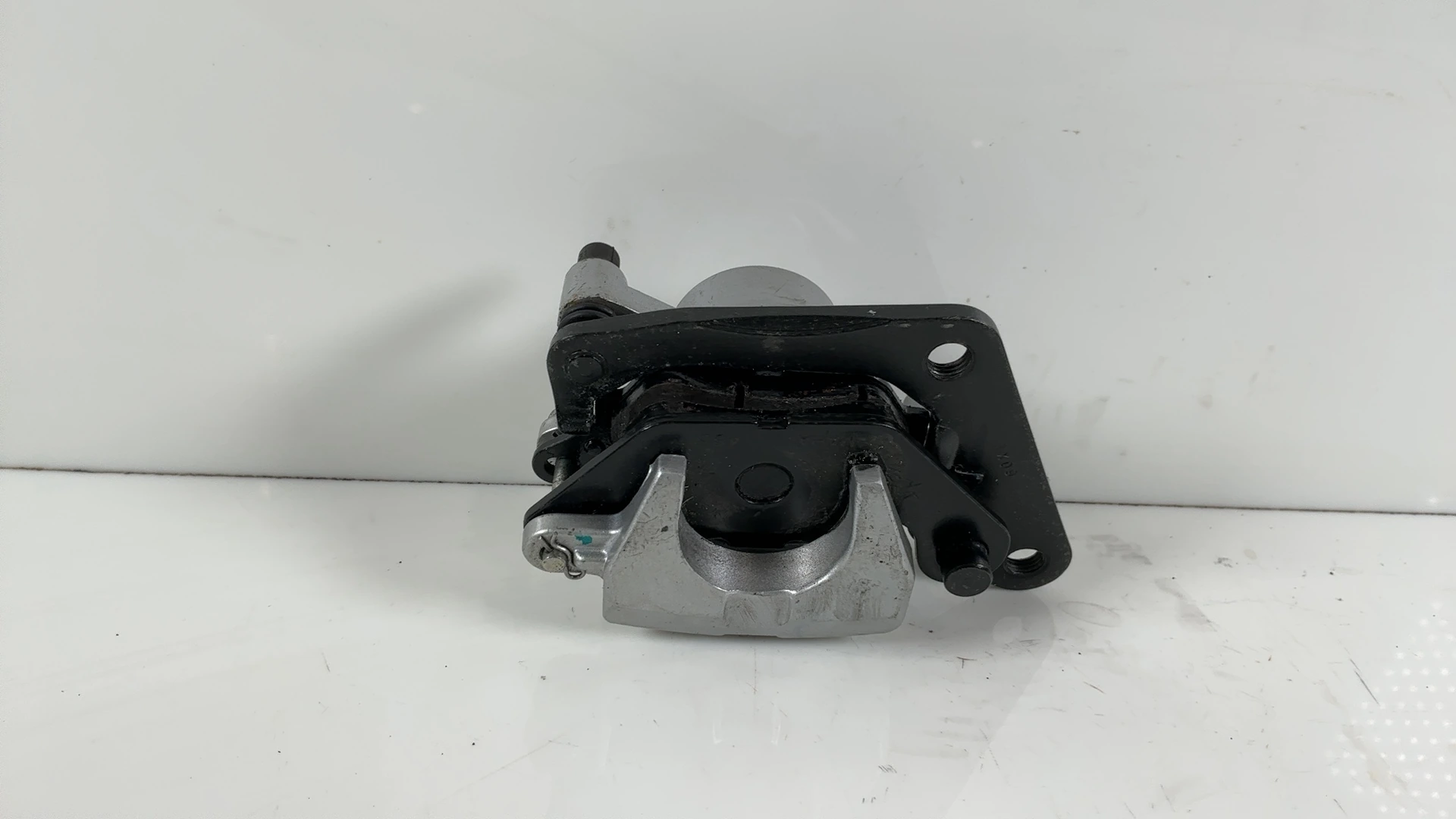 Yamaha YBR125 YBR 125 125cc Front Brake Caliper 2015 2018 OEM 3D9-F580U-02-00 - Image 1