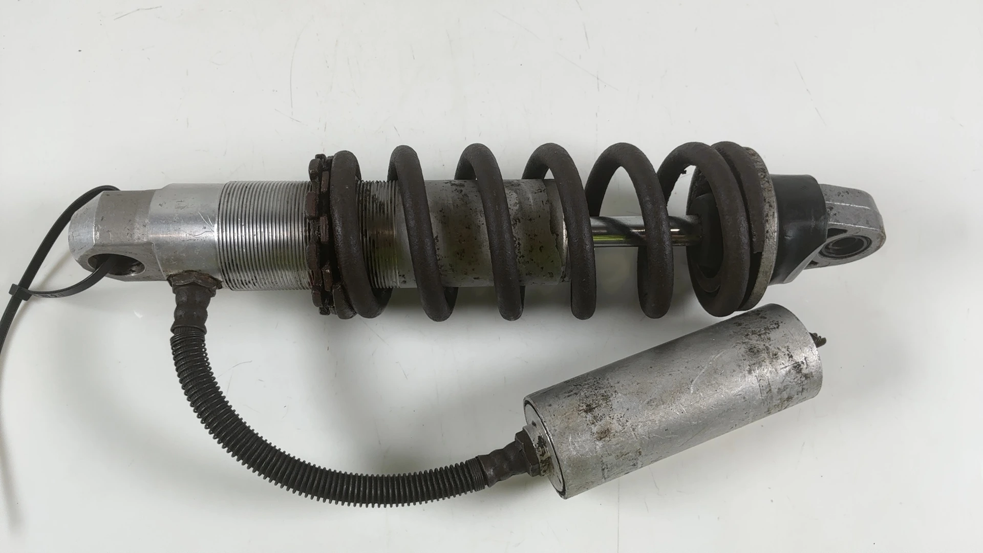 Suzuki GSX-R1100 GU74 1100cc Rear Shock Absorber 1986-1988 OEM 62100-17A00 Showa - Image 6