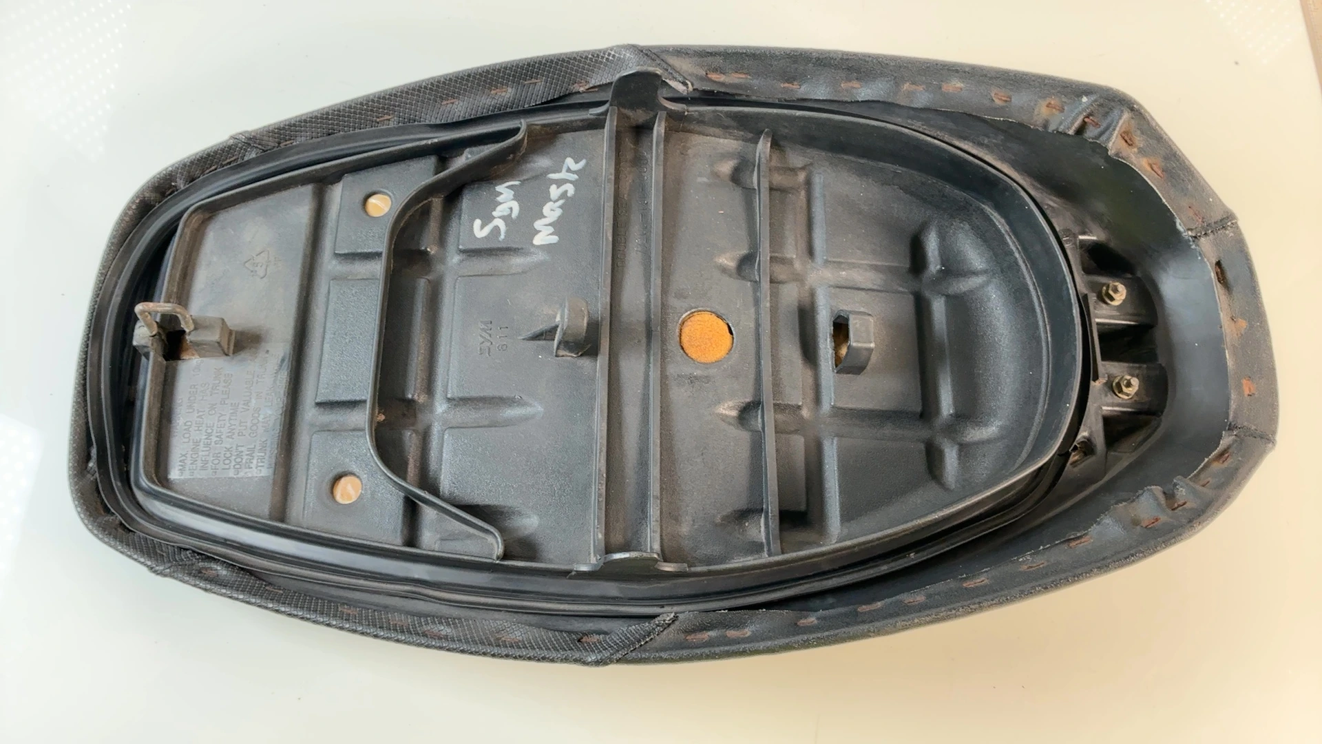 SYM Mask 125 50 Scooter Dual Seat Saddle Assembly 2018-24 OEM 77200-AAA-000 811 - Image 2
