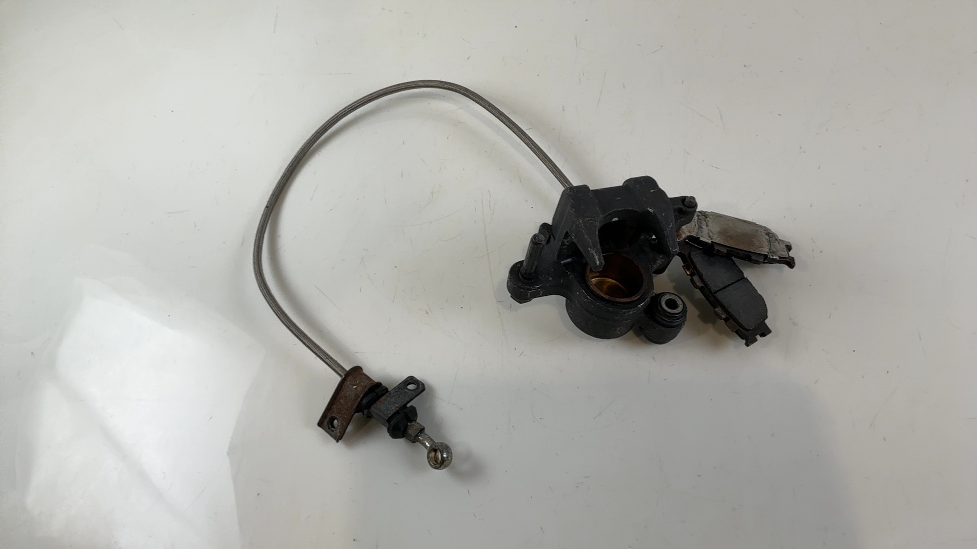 Honda CBR 600F F2 PC25 600cc Rear Brake Caliper 1991-1994 OEM 43100-MV9-006 - Image 2