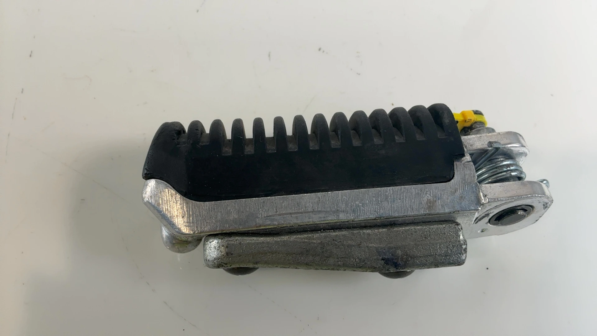 Suzuki Bandit GSF 1200 1200cc Front Left Footrest Peg 1996-2006 OEM 43521-40C00 - Image 6