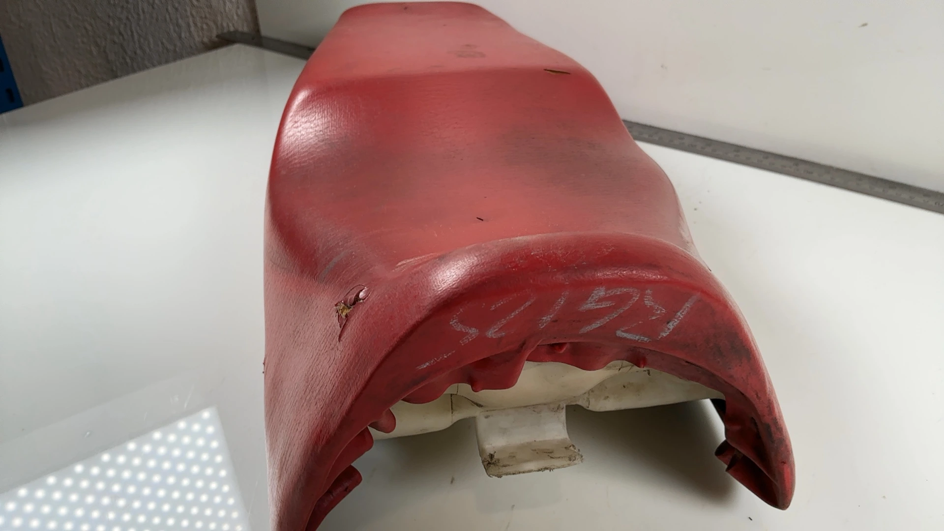Suzuki RG125 Gamma 125cc Seat Unit 1985-1991 OEM 45100-36A00 36A00 - Image 5